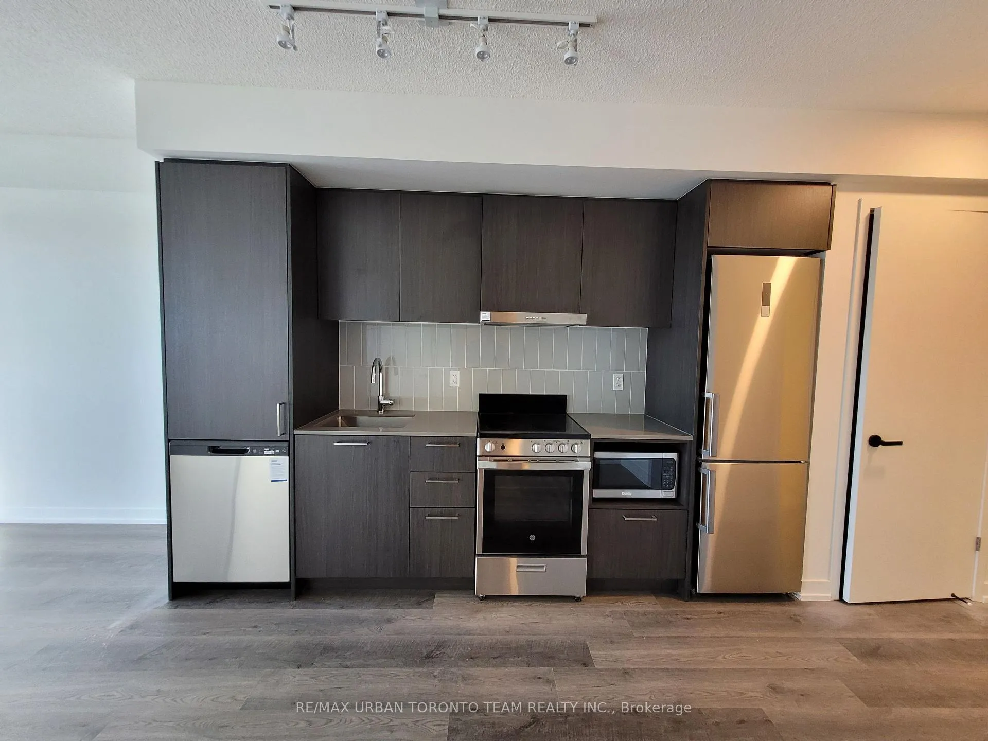 Photo 2 of Unit 1707, 195 Commerce Street, Vaughan, Vaughan Corporate Centre — HOMEH