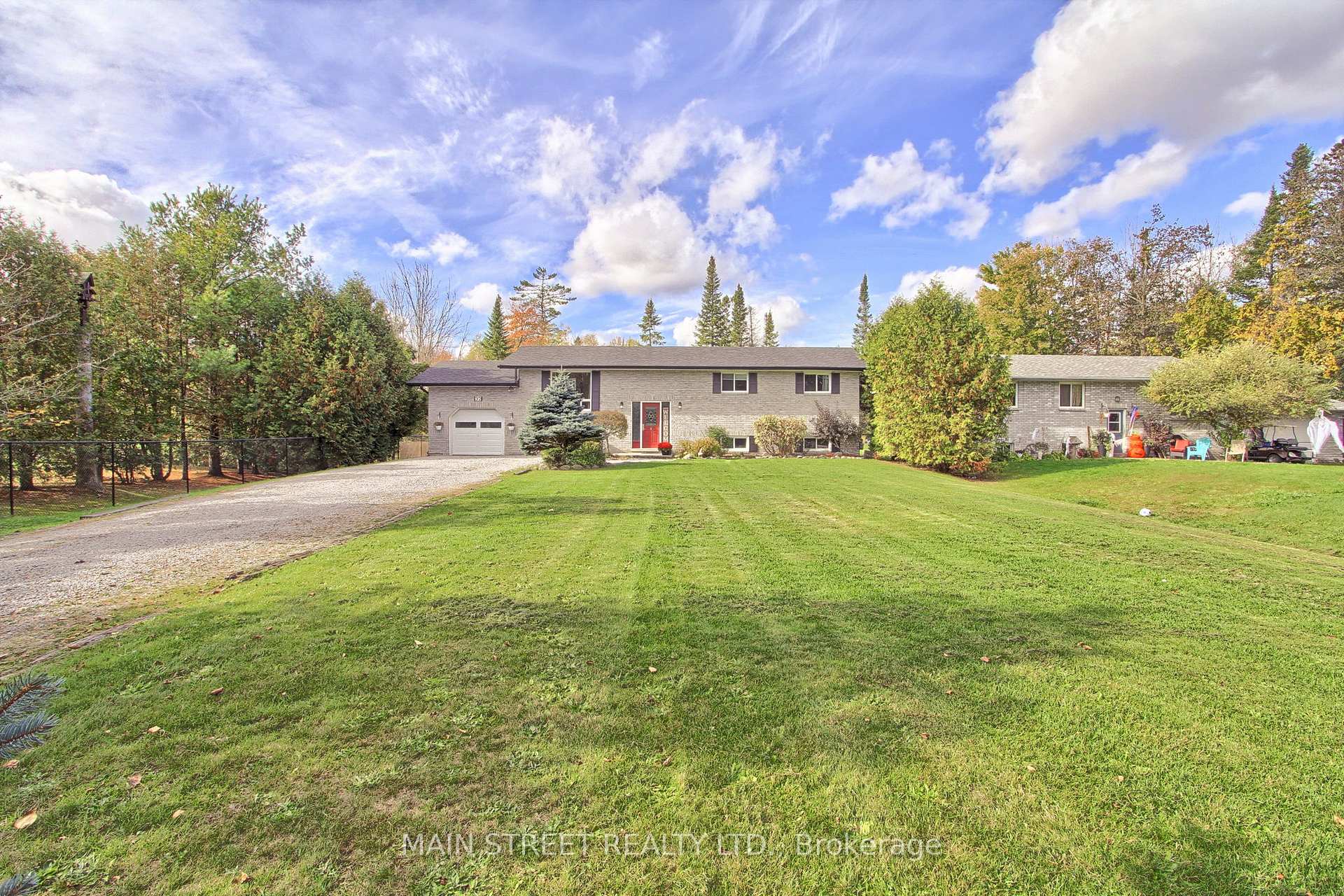 Photo 2 of 32 Beaverdale Crescent, Georgina, Pefferlaw — HOMEH