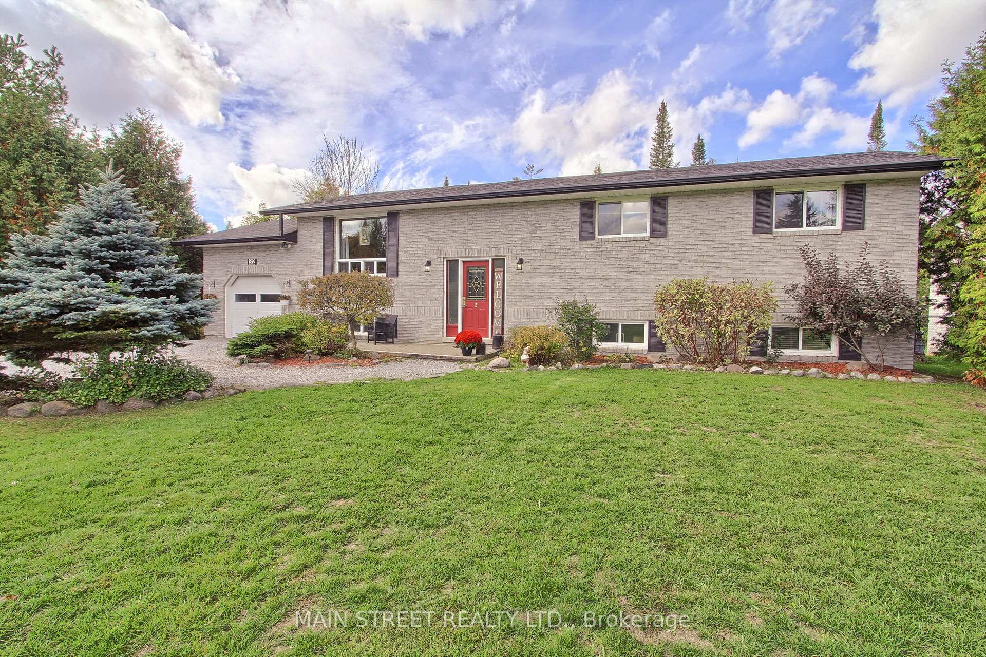 Photo 3 of 32 Beaverdale Crescent, Georgina, Pefferlaw — HOMEH