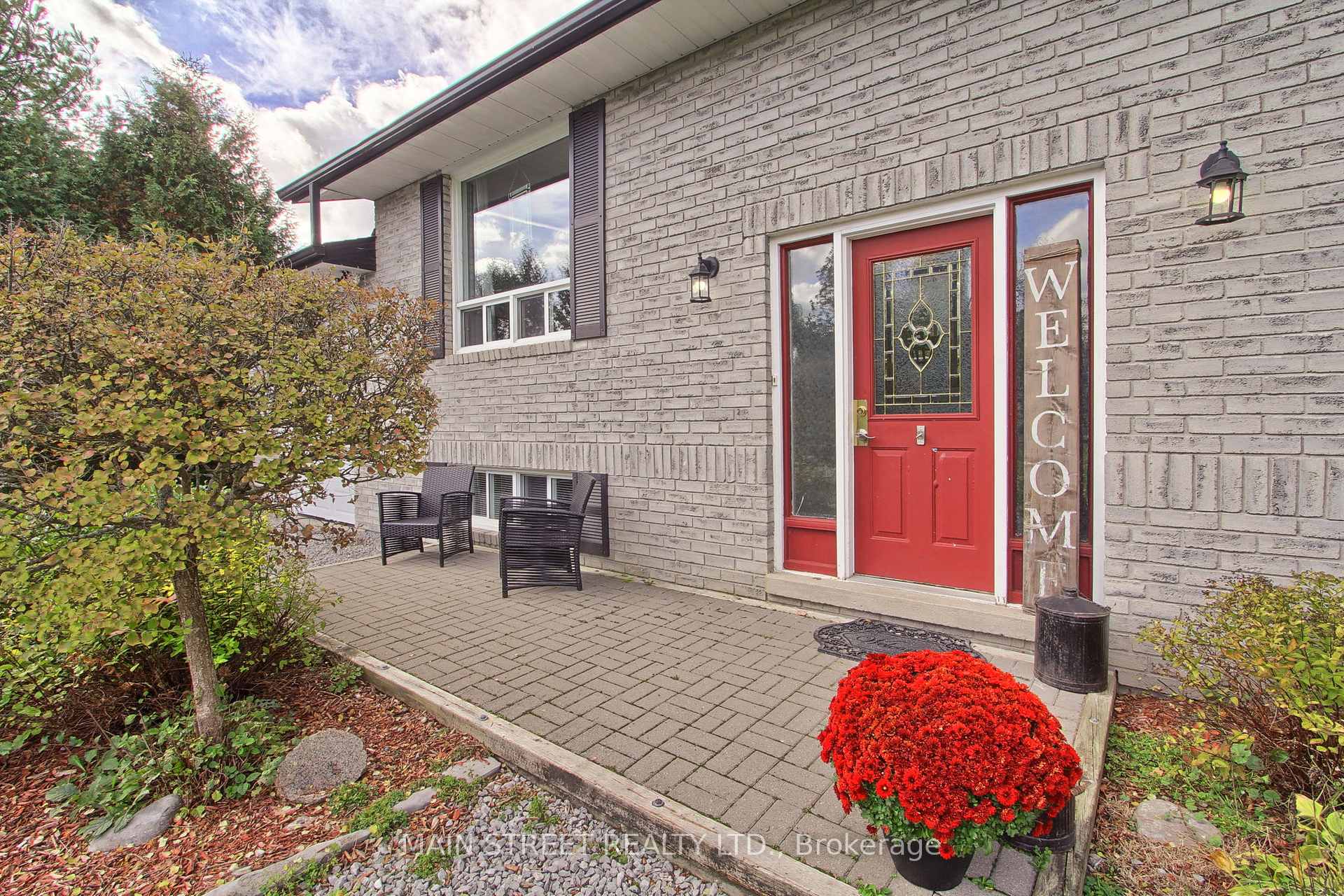Photo 4 of 32 Beaverdale Crescent, Georgina, Pefferlaw — HOMEH