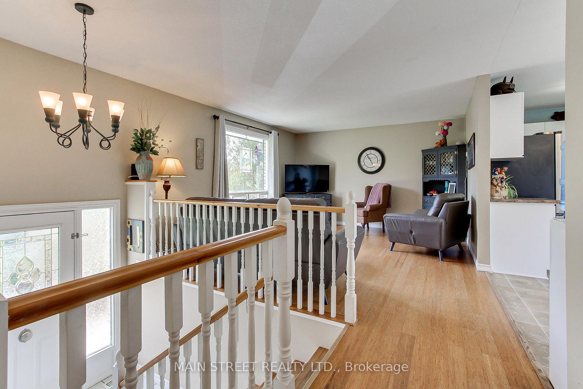 Photo 7 of 32 Beaverdale Crescent, Georgina, Pefferlaw — HOMEH