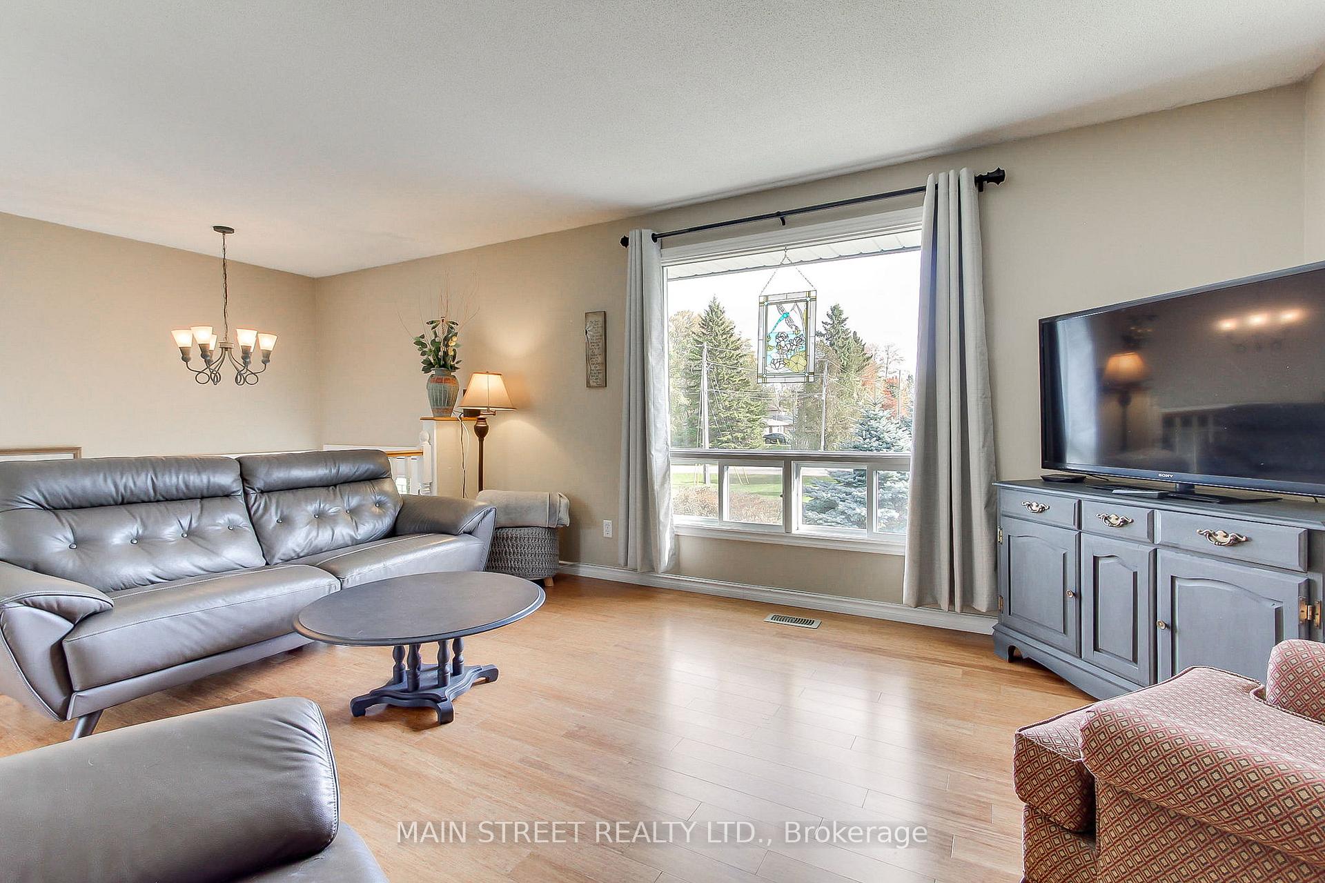 Photo 9 of 32 Beaverdale Crescent, Georgina, Pefferlaw — HOMEH