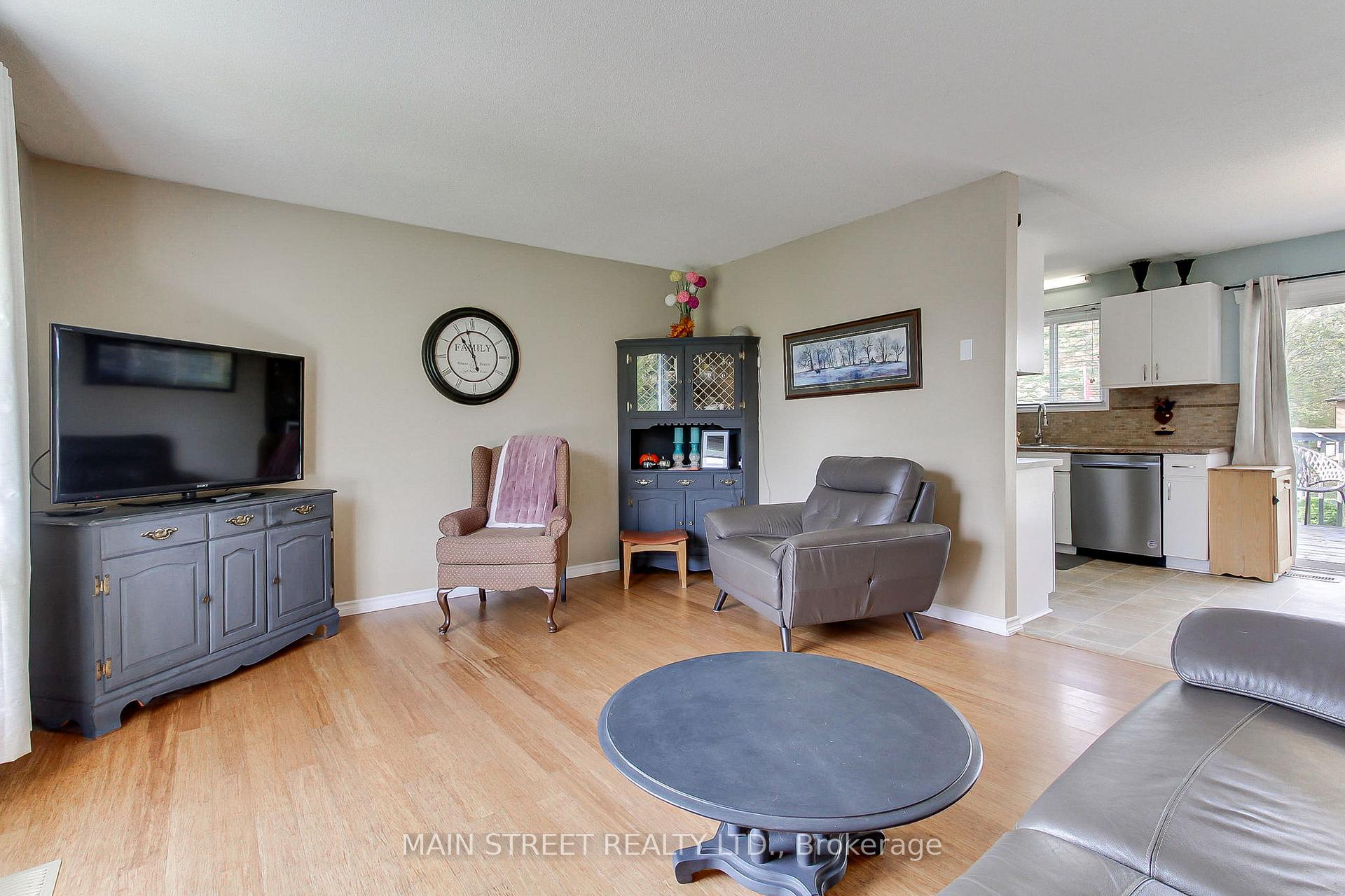 Photo 10 of 32 Beaverdale Crescent, Georgina, Pefferlaw — HOMEH