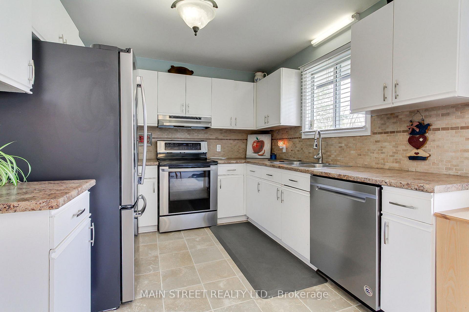Photo 11 of 32 Beaverdale Crescent, Georgina, Pefferlaw — HOMEH