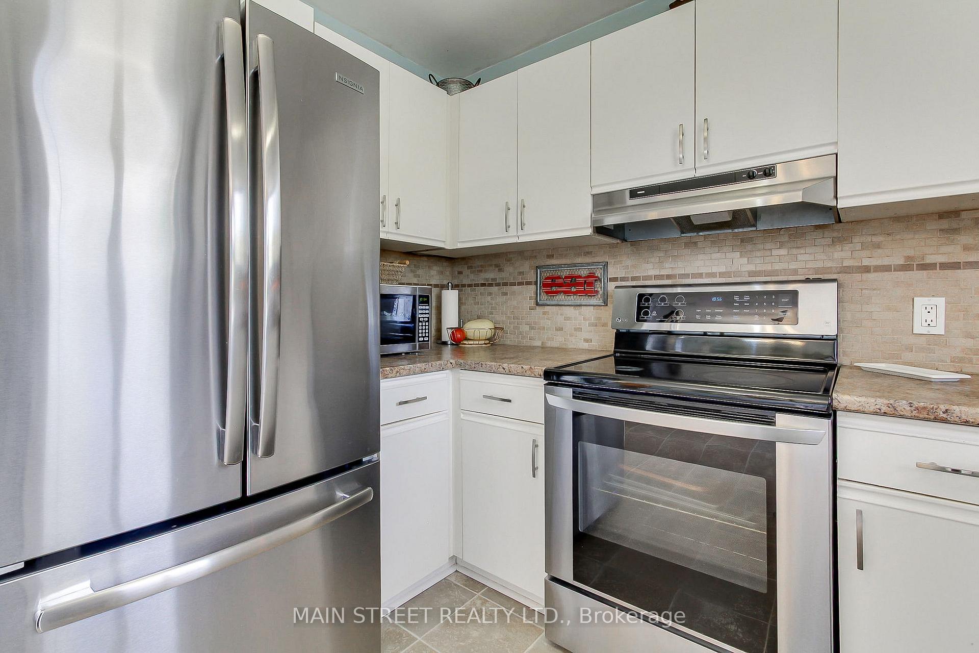 Photo 12 of 32 Beaverdale Crescent, Georgina, Pefferlaw — HOMEH