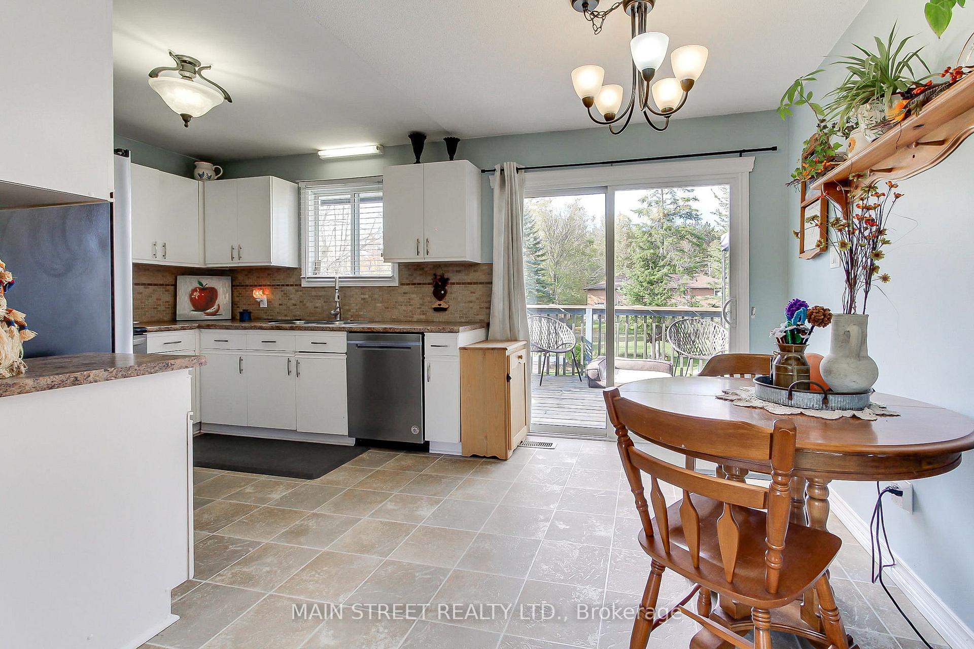 Photo 14 of 32 Beaverdale Crescent, Georgina, Pefferlaw — HOMEH