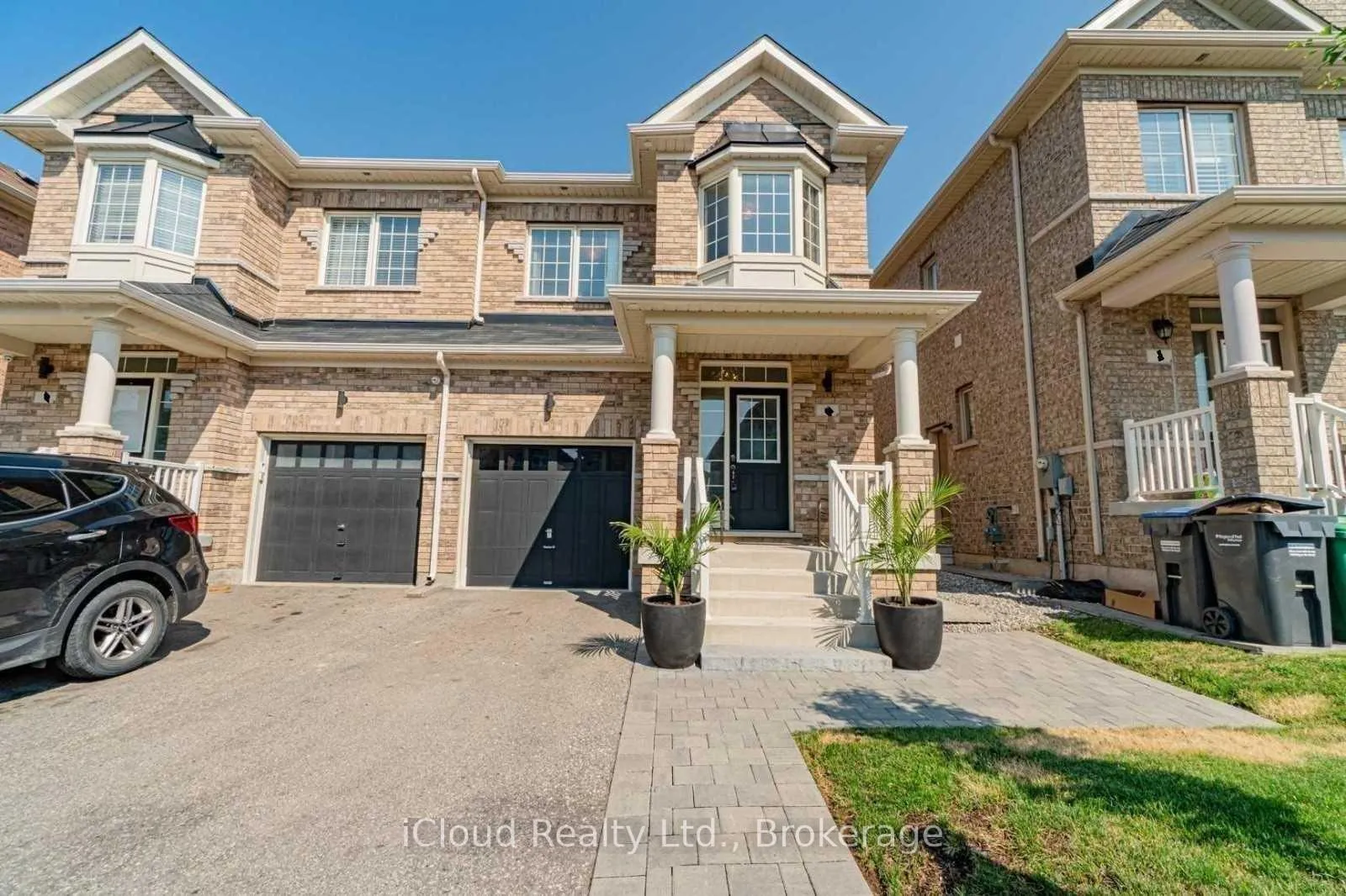 Front of Unit Lower, 5 Chesterwood Crescent