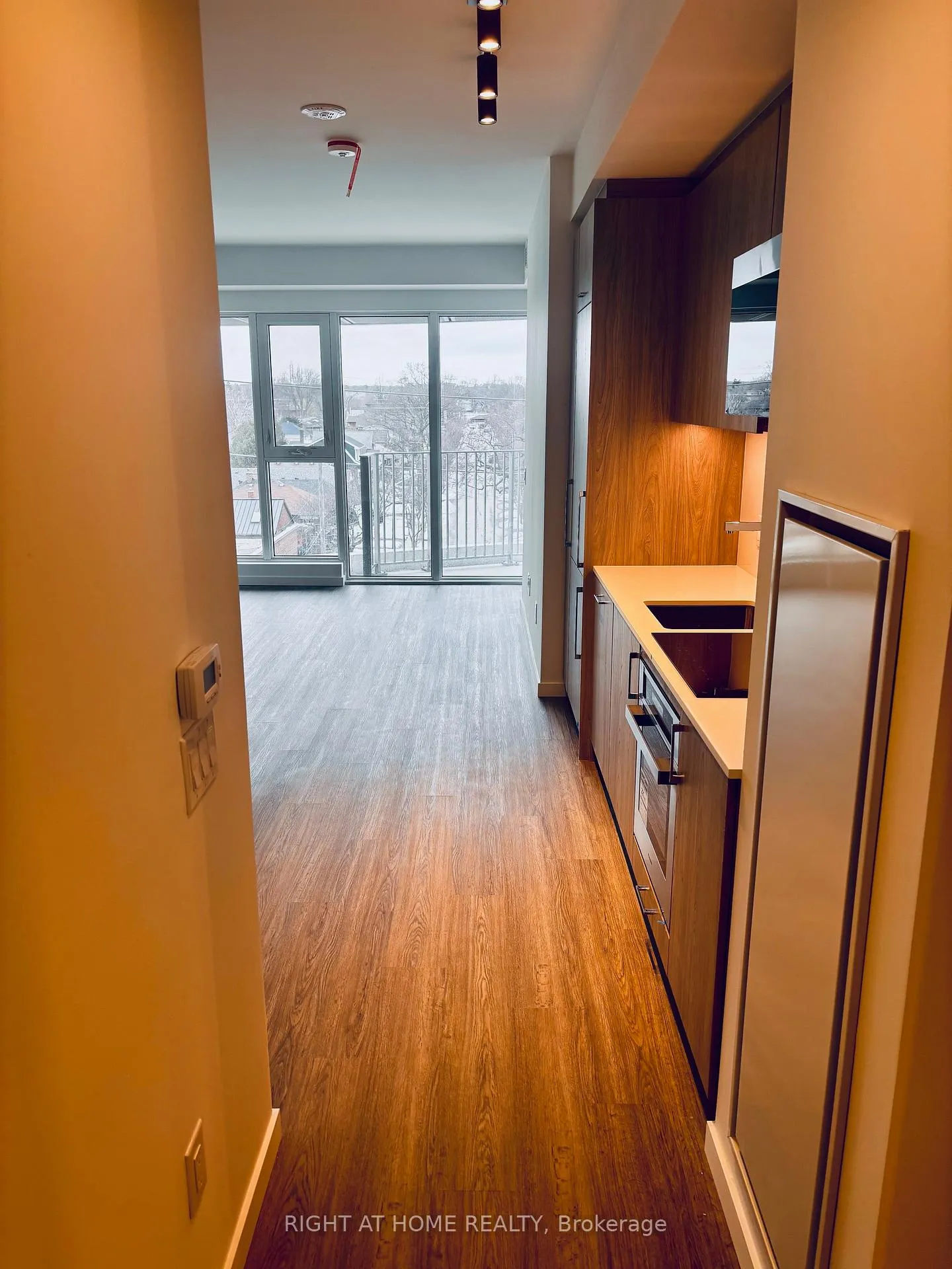 Photo 2 of Unit 512, 689 The Queensway, Etobicoke, Stonegate-Queensway — HOMEH