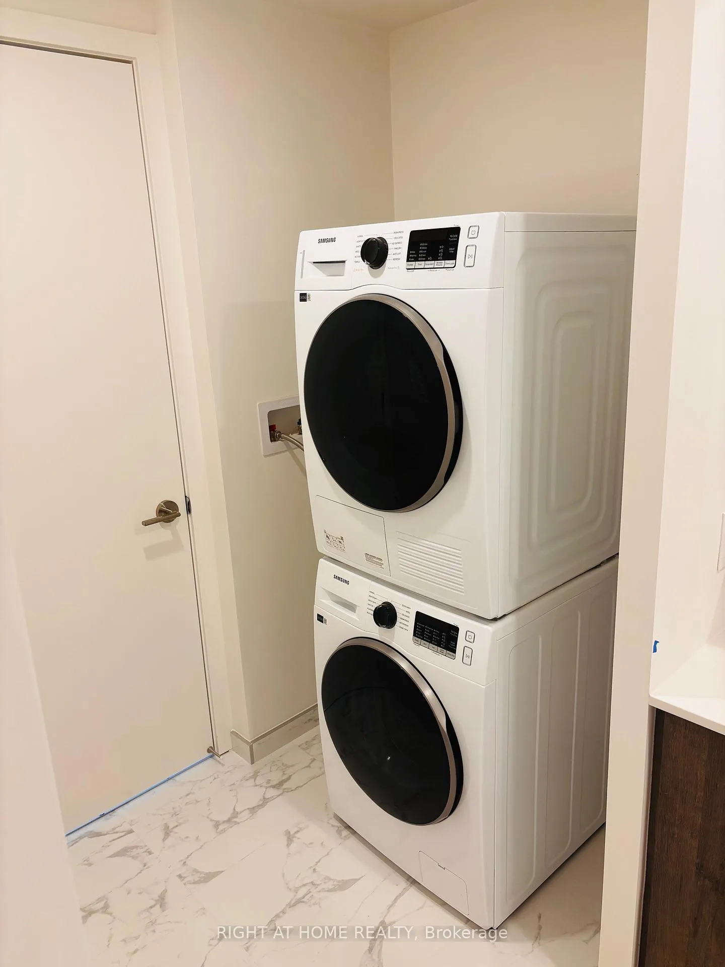 Photo 8 of Unit 512, 689 The Queensway, Etobicoke, Stonegate-Queensway — HOMEH