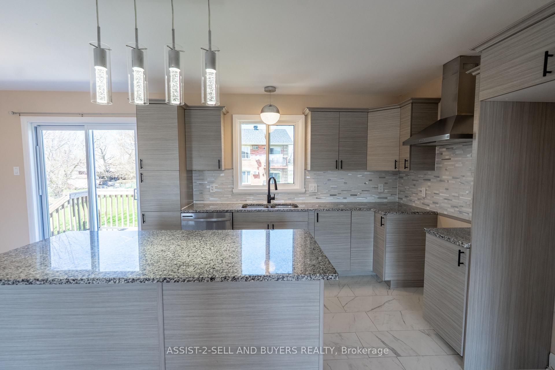Photo 6 of 102 Forestdale Crescent, Cornwall — HOMEH