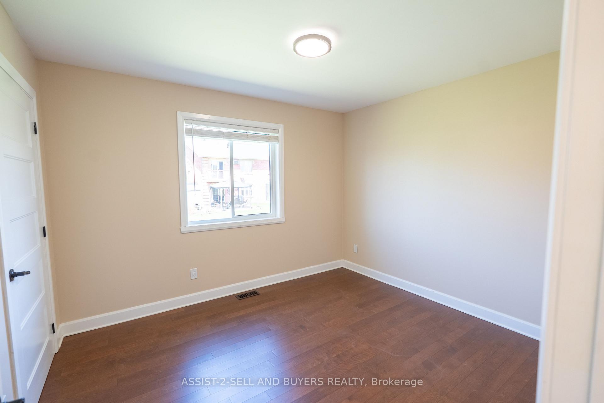 Photo 14 of 102 Forestdale Crescent, Cornwall — HOMEH
