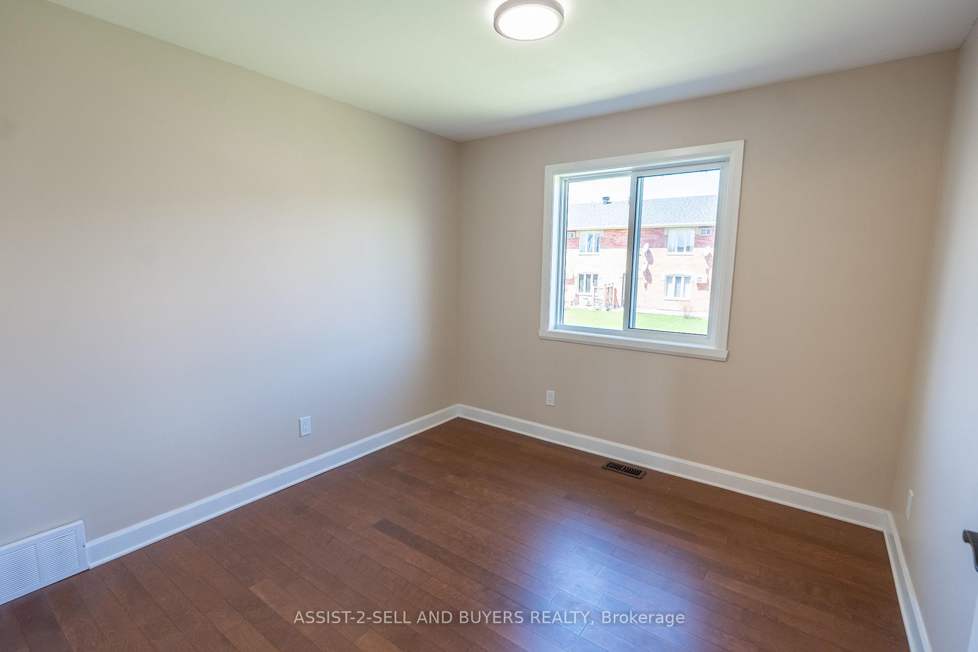 Photo 15 of 102 Forestdale Crescent, Cornwall — HOMEH
