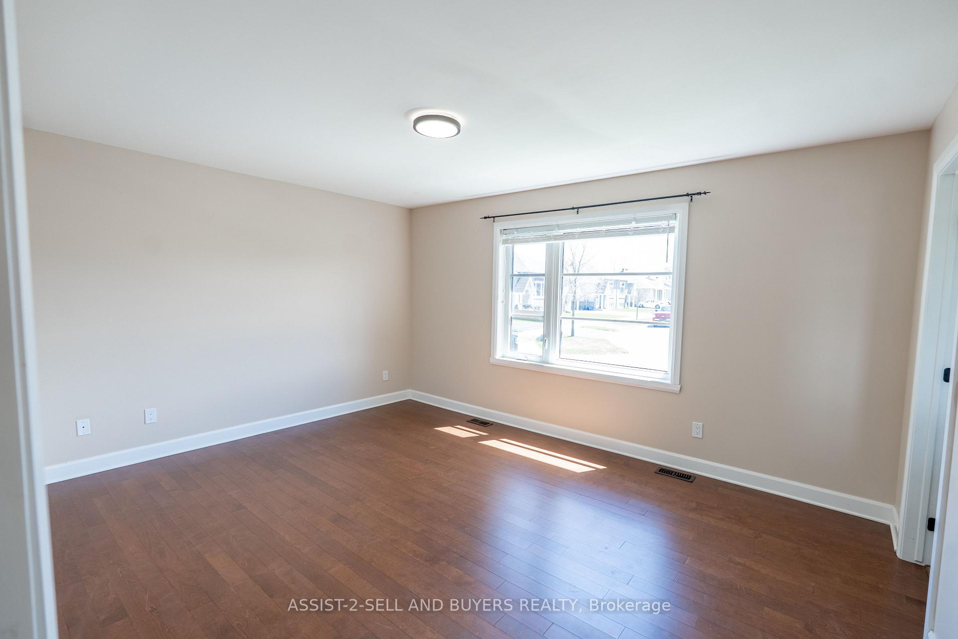 Photo 16 of 102 Forestdale Crescent, Cornwall — HOMEH
