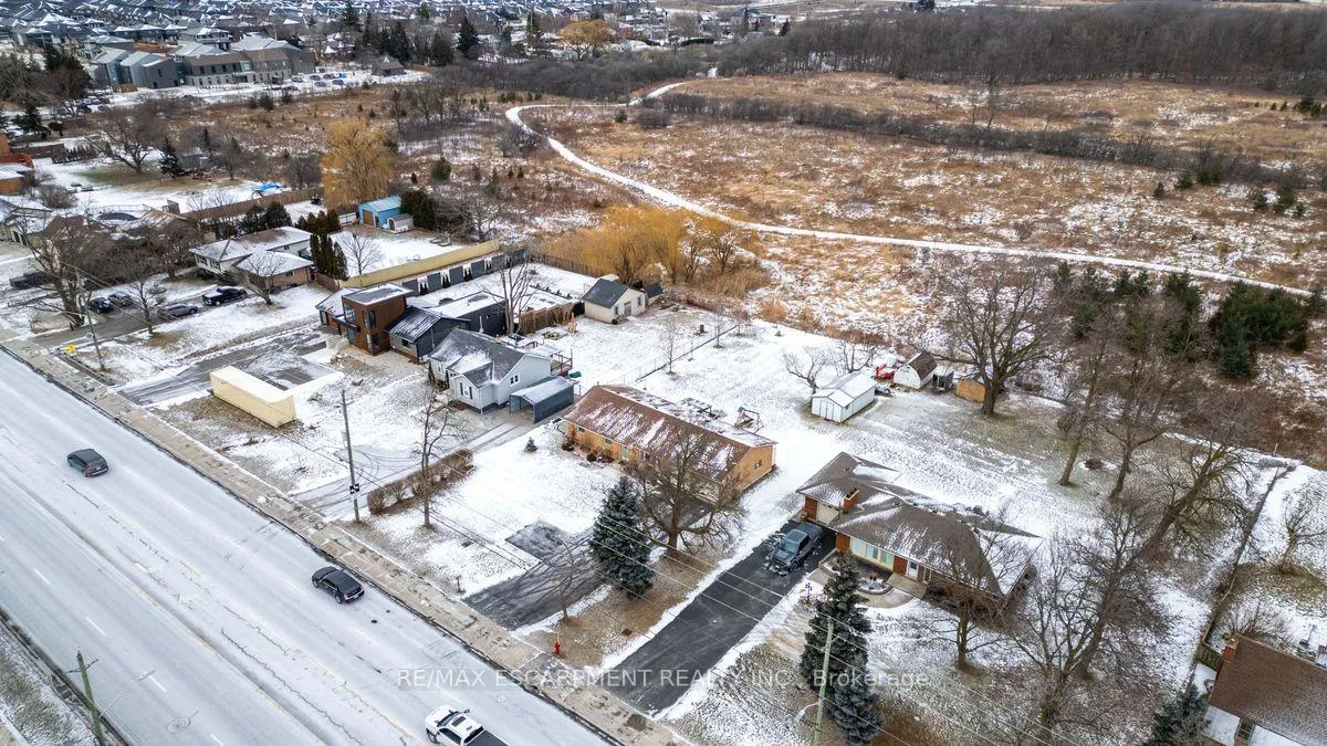 Photo 12 of 1899 Rymal Road E, Hamilton, Stoney Creek Mountain — HOMEH