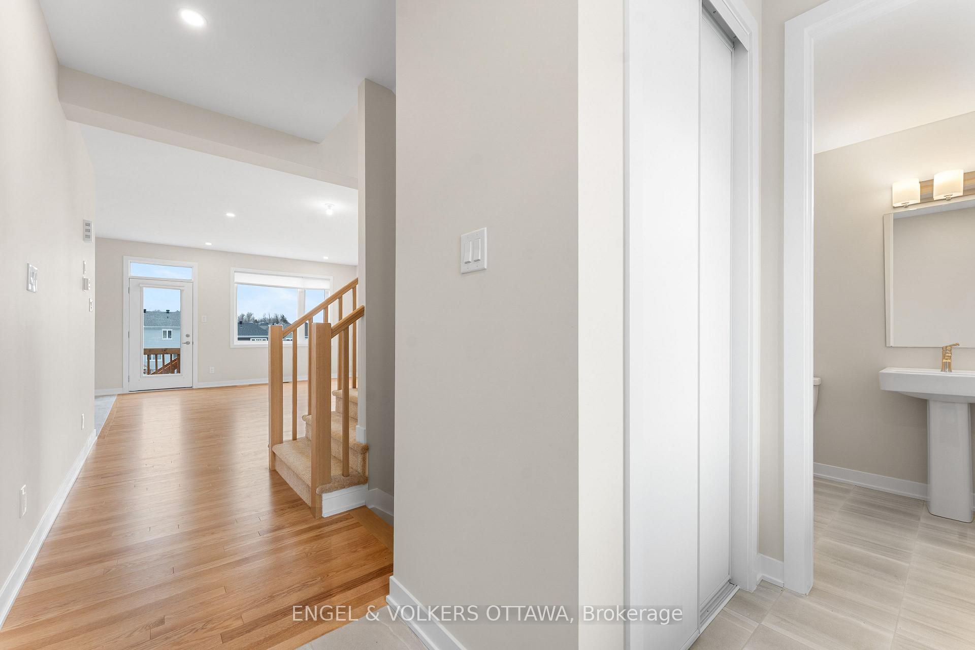 Photo 4 of 172 Beebalm Crescent, Ottawa, Barrhaven - Half Moon Bay — HOMEH