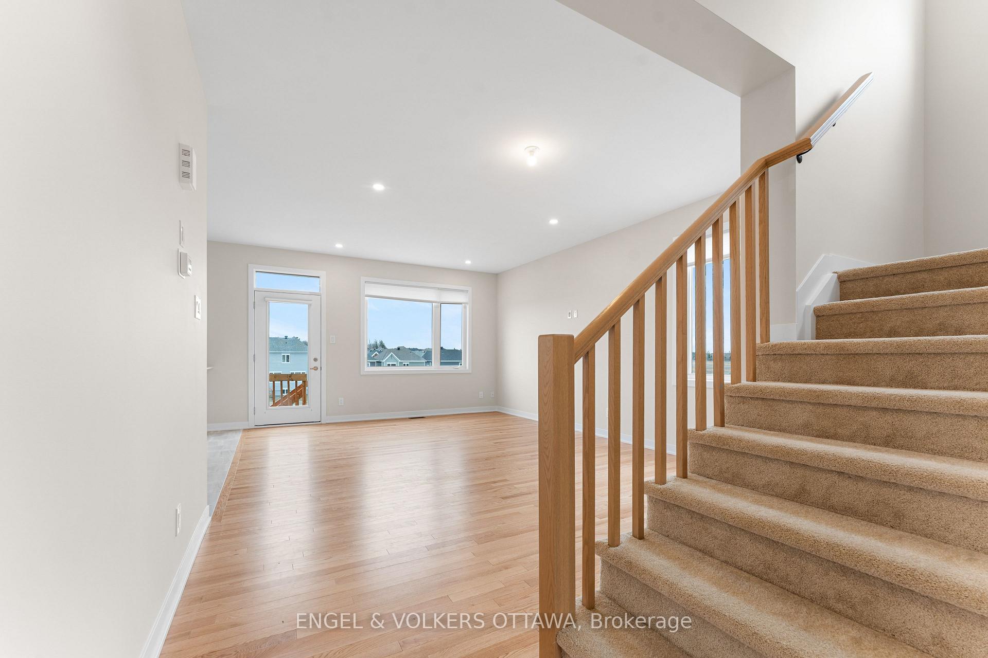 Photo 5 of 172 Beebalm Crescent, Ottawa, Barrhaven - Half Moon Bay — HOMEH