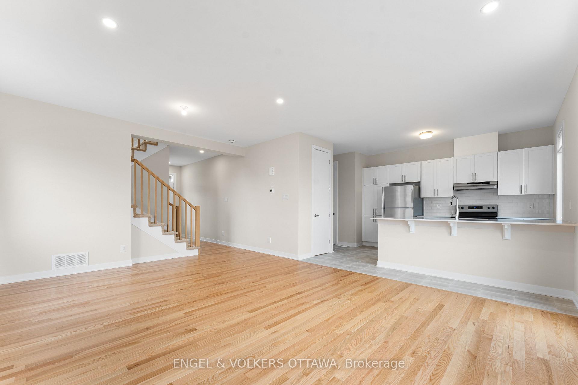 Photo 7 of 172 Beebalm Crescent, Ottawa, Barrhaven - Half Moon Bay — HOMEH