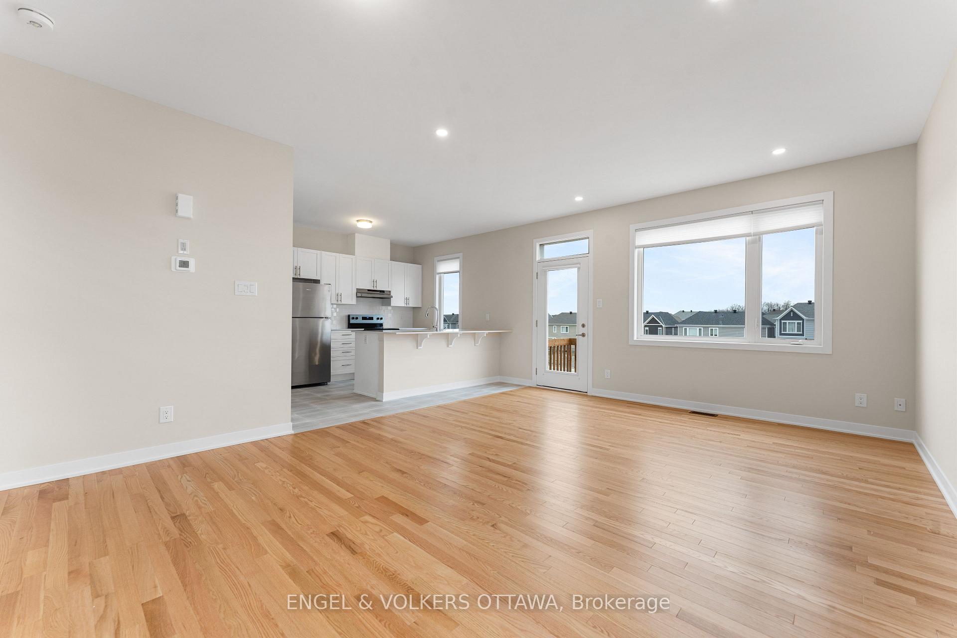 Photo 8 of 172 Beebalm Crescent, Ottawa, Barrhaven - Half Moon Bay — HOMEH