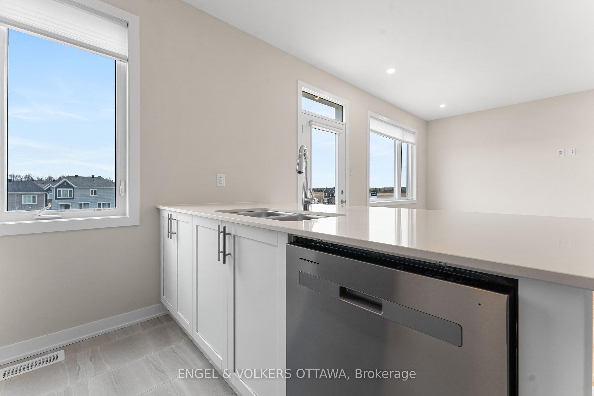 Photo 19 of 172 Beebalm Crescent, Ottawa, Barrhaven - Half Moon Bay — HOMEH