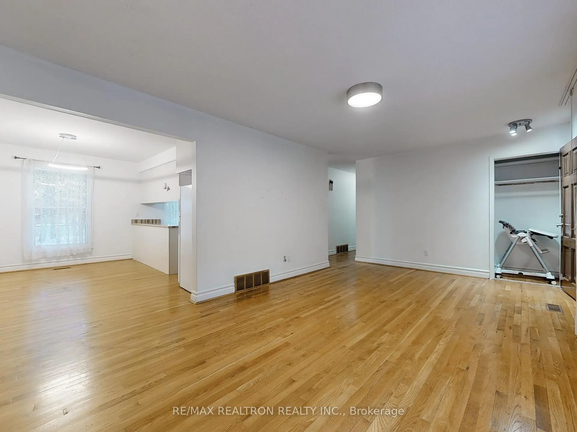 Photo 5 of 558 Sheppard Avenue, Pickering, Woodlands — HOMEH
