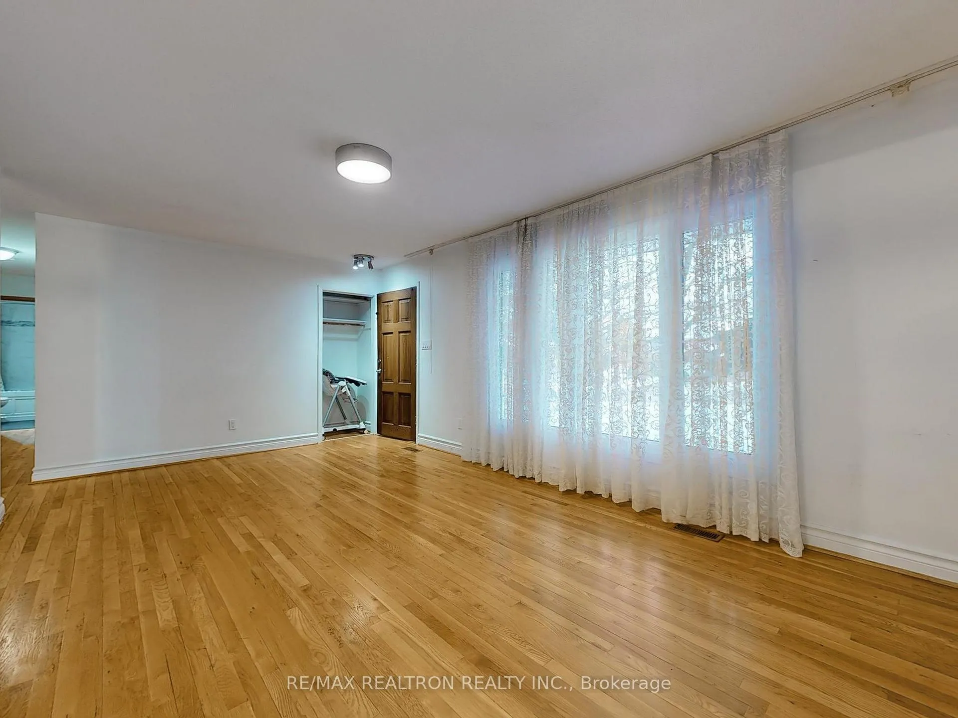 Photo 6 of 558 Sheppard Avenue, Pickering, Woodlands — HOMEH