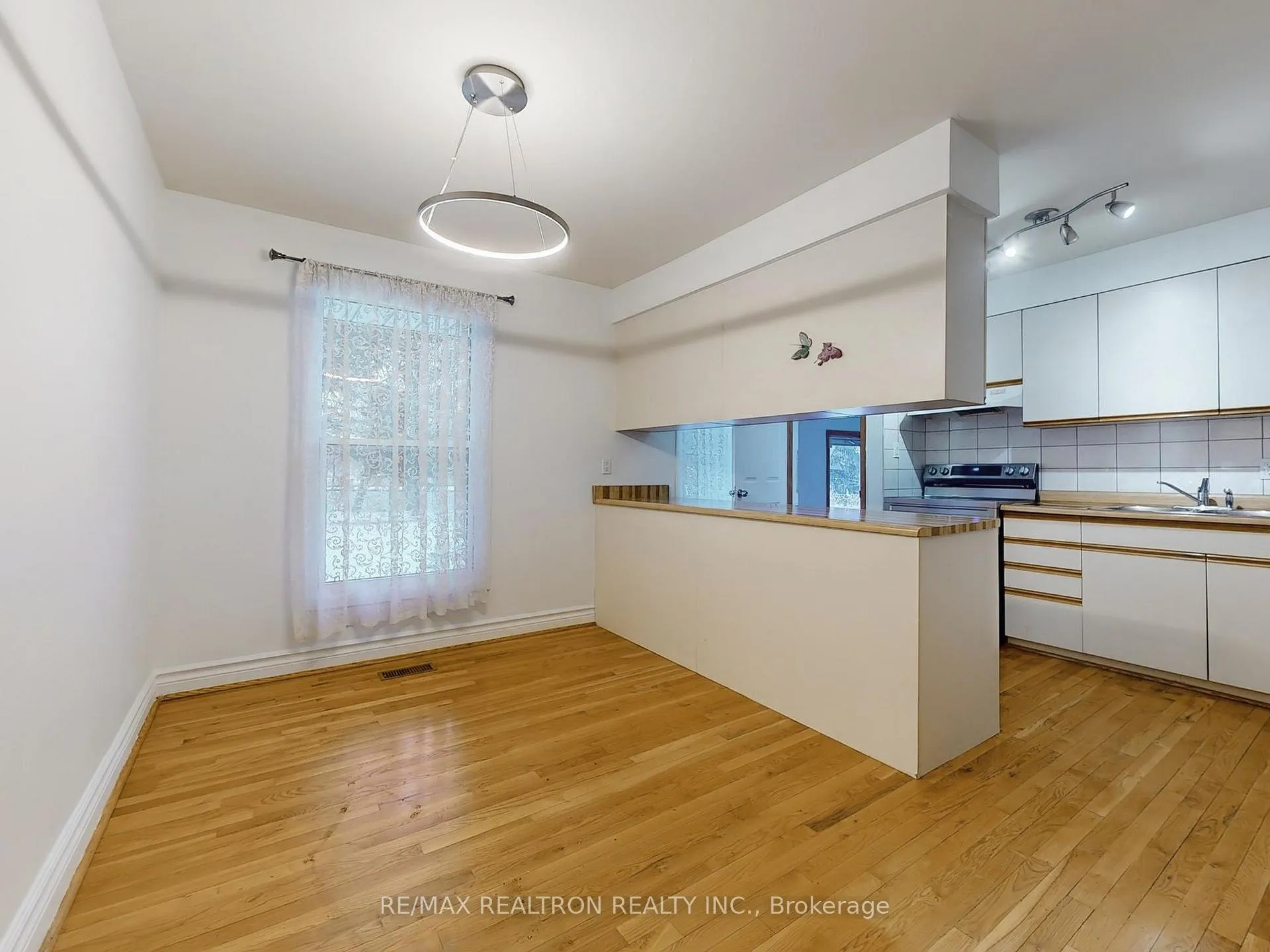 Photo 7 of 558 Sheppard Avenue, Pickering, Woodlands — HOMEH