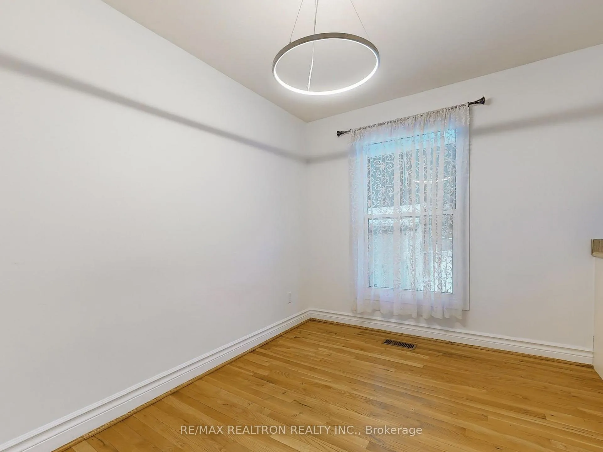 Photo 8 of 558 Sheppard Avenue, Pickering, Woodlands — HOMEH