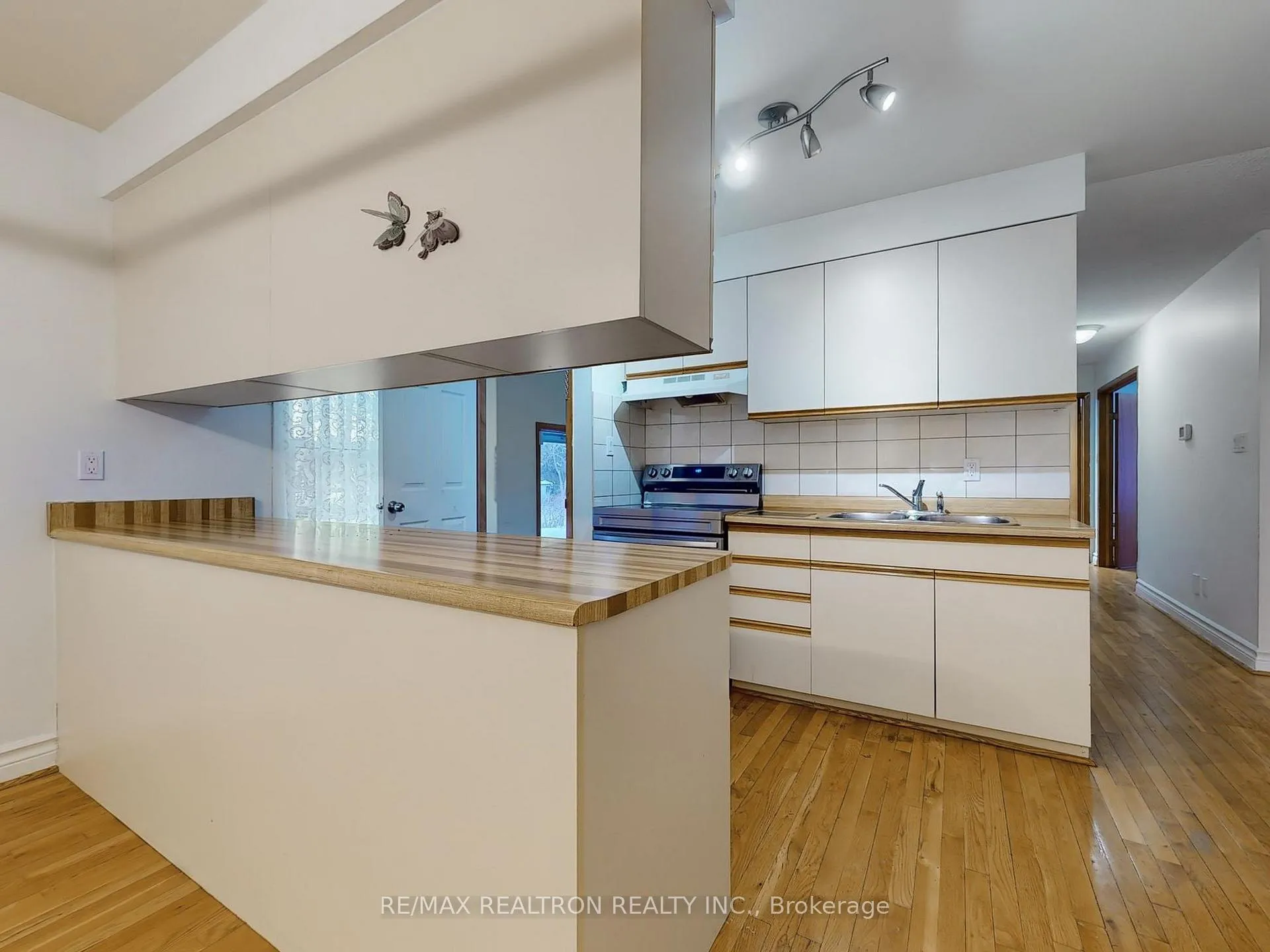Photo 10 of 558 Sheppard Avenue, Pickering, Woodlands — HOMEH
