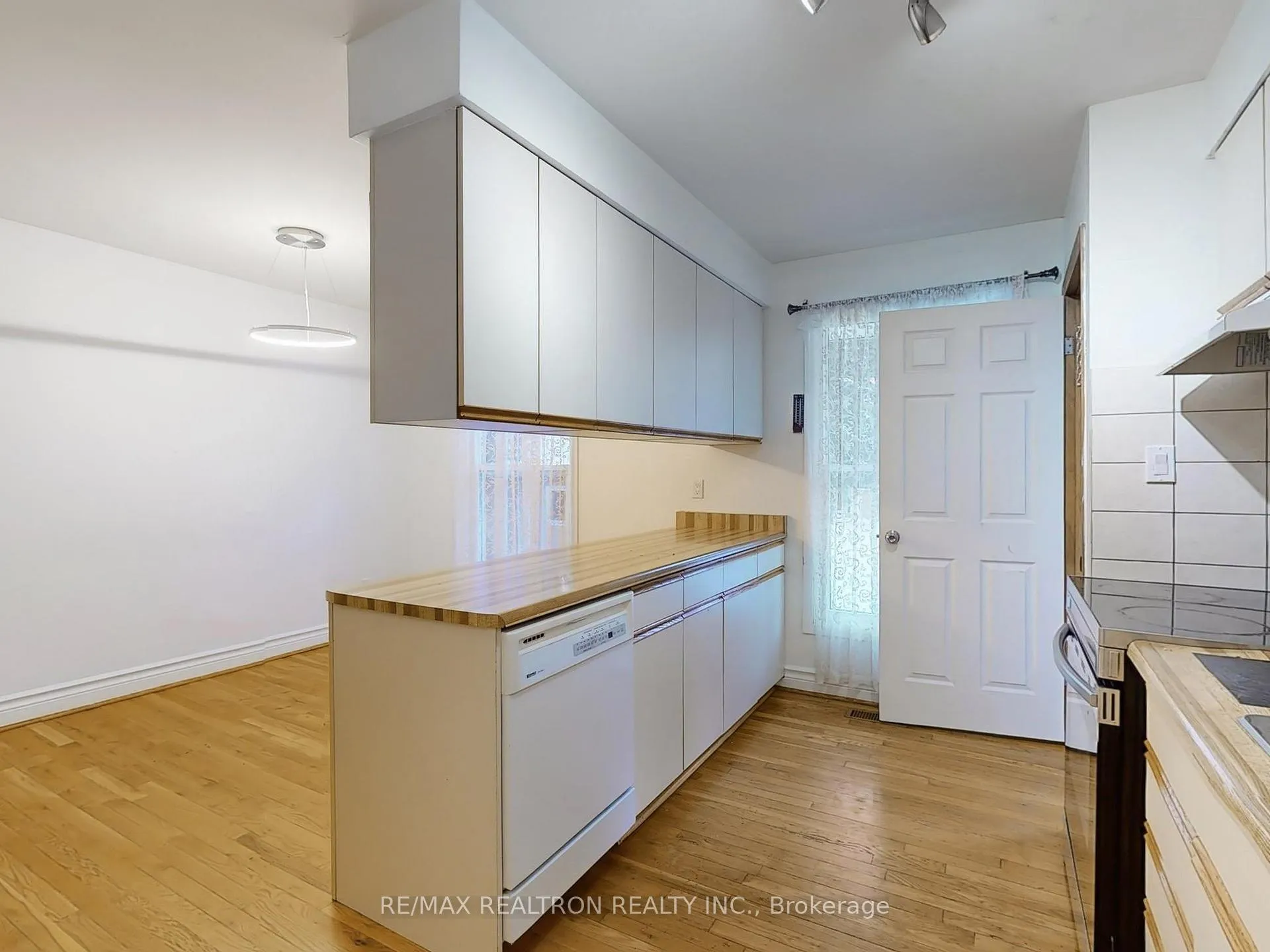 Photo 13 of 558 Sheppard Avenue, Pickering, Woodlands — HOMEH