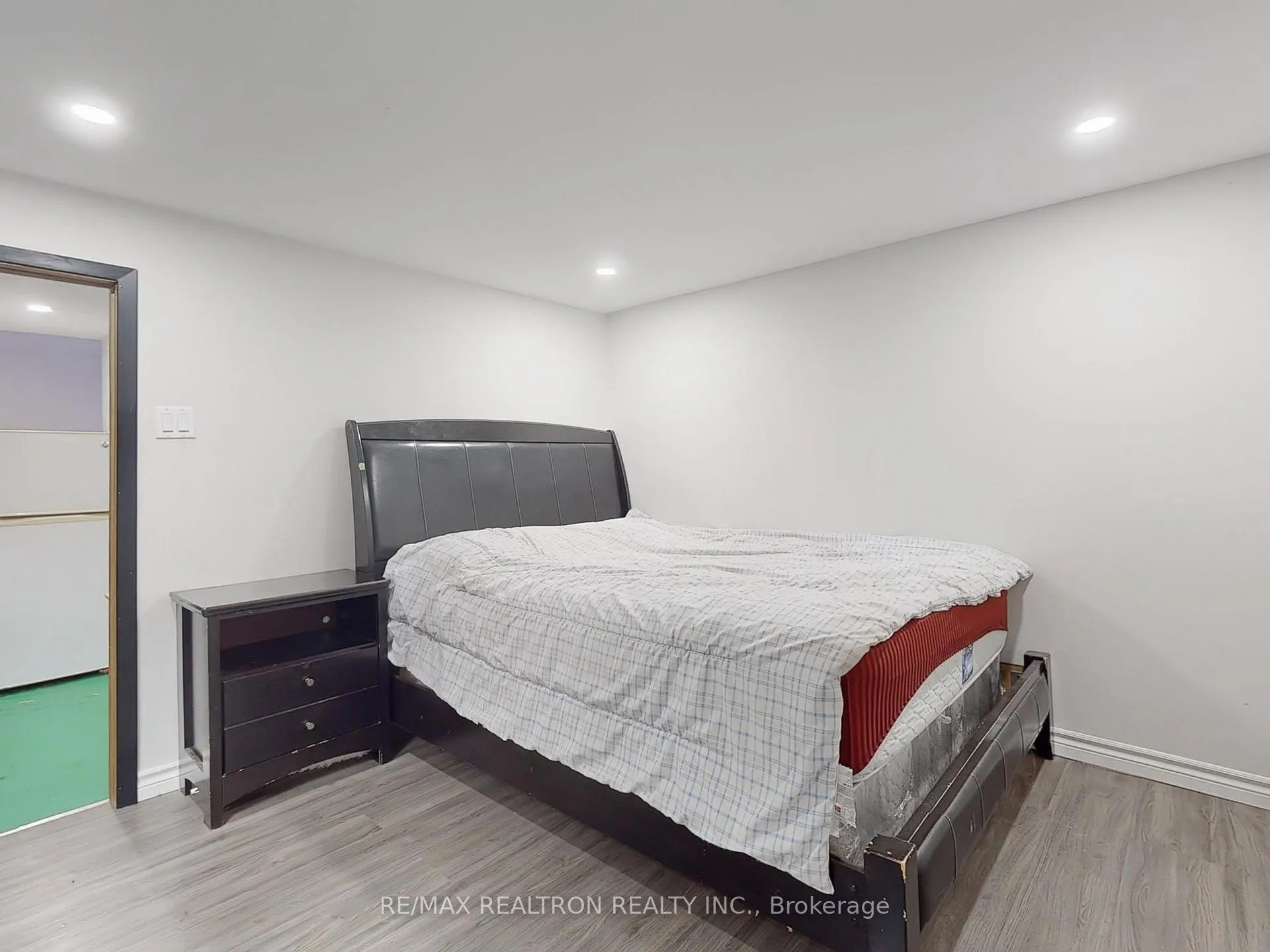 Photo 31 of 558 Sheppard Avenue, Pickering, Woodlands — HOMEH