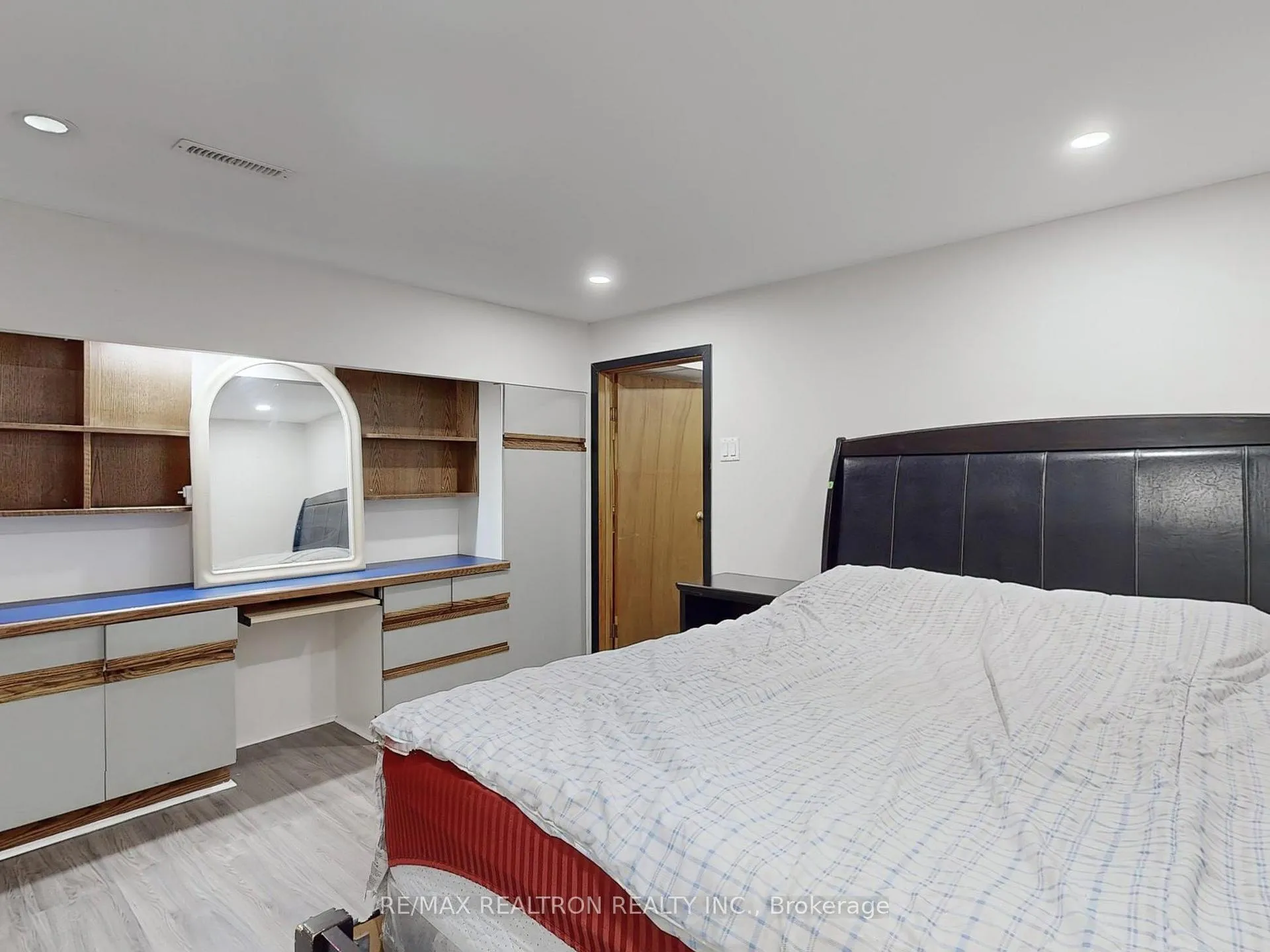 Photo 32 of 558 Sheppard Avenue, Pickering, Woodlands — HOMEH