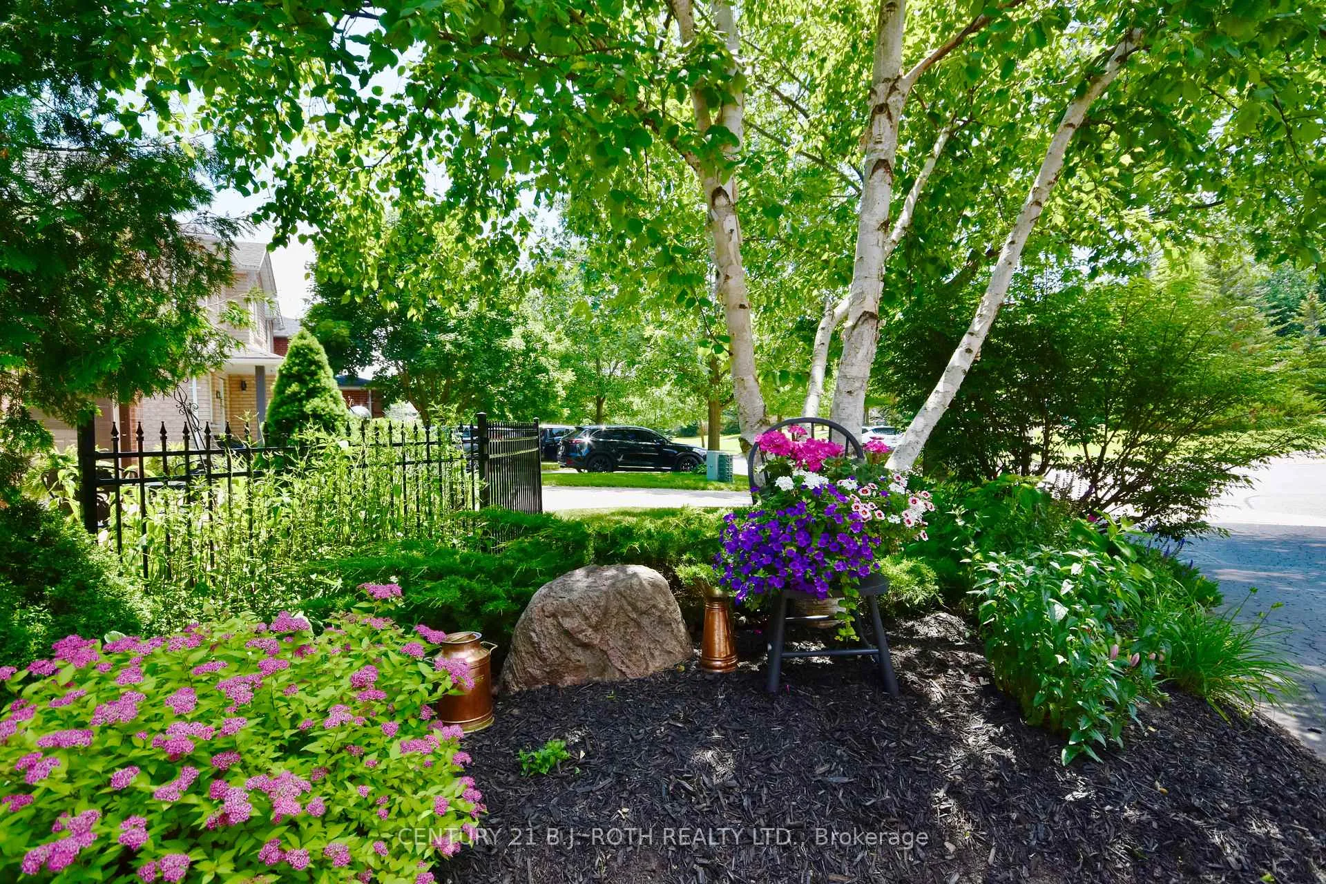 Photo 8 of 112 Brown Wood Drive, Barrie, Little Lake — HOMEH