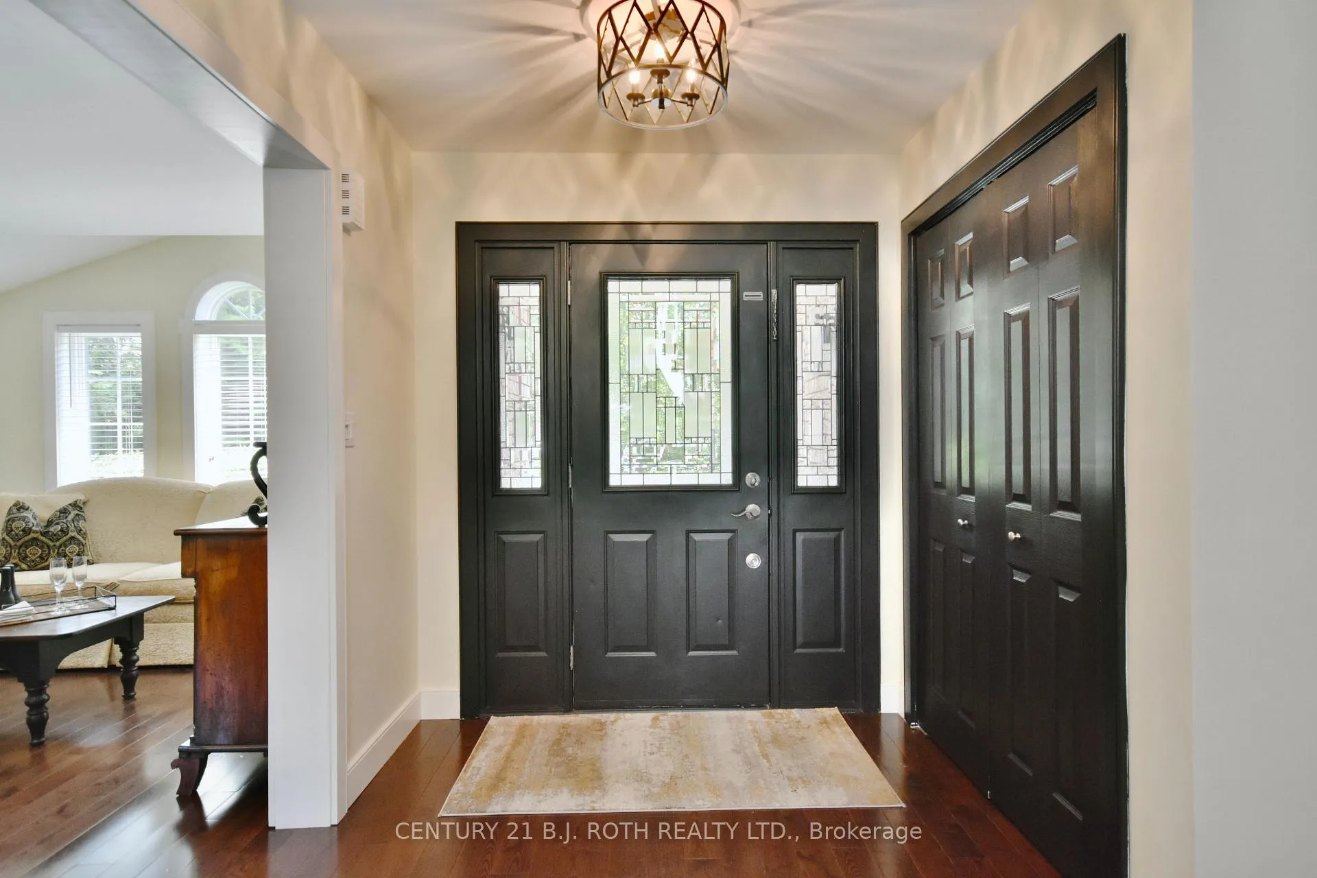 Photo 9 of 112 Brown Wood Drive, Barrie, Little Lake — HOMEH