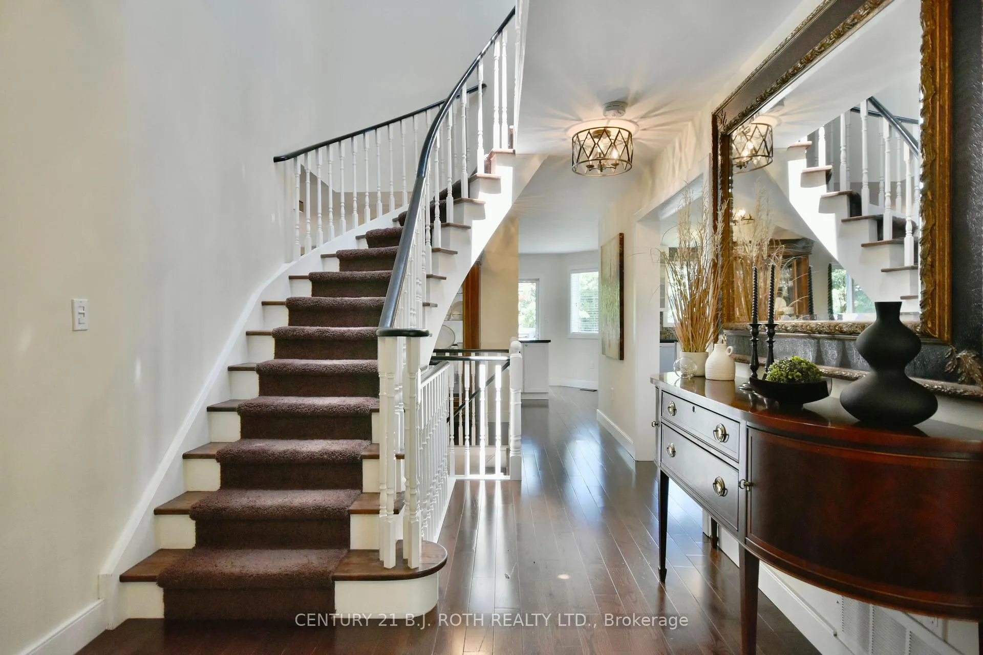 Photo 10 of 112 Brown Wood Drive, Barrie, Little Lake — HOMEH