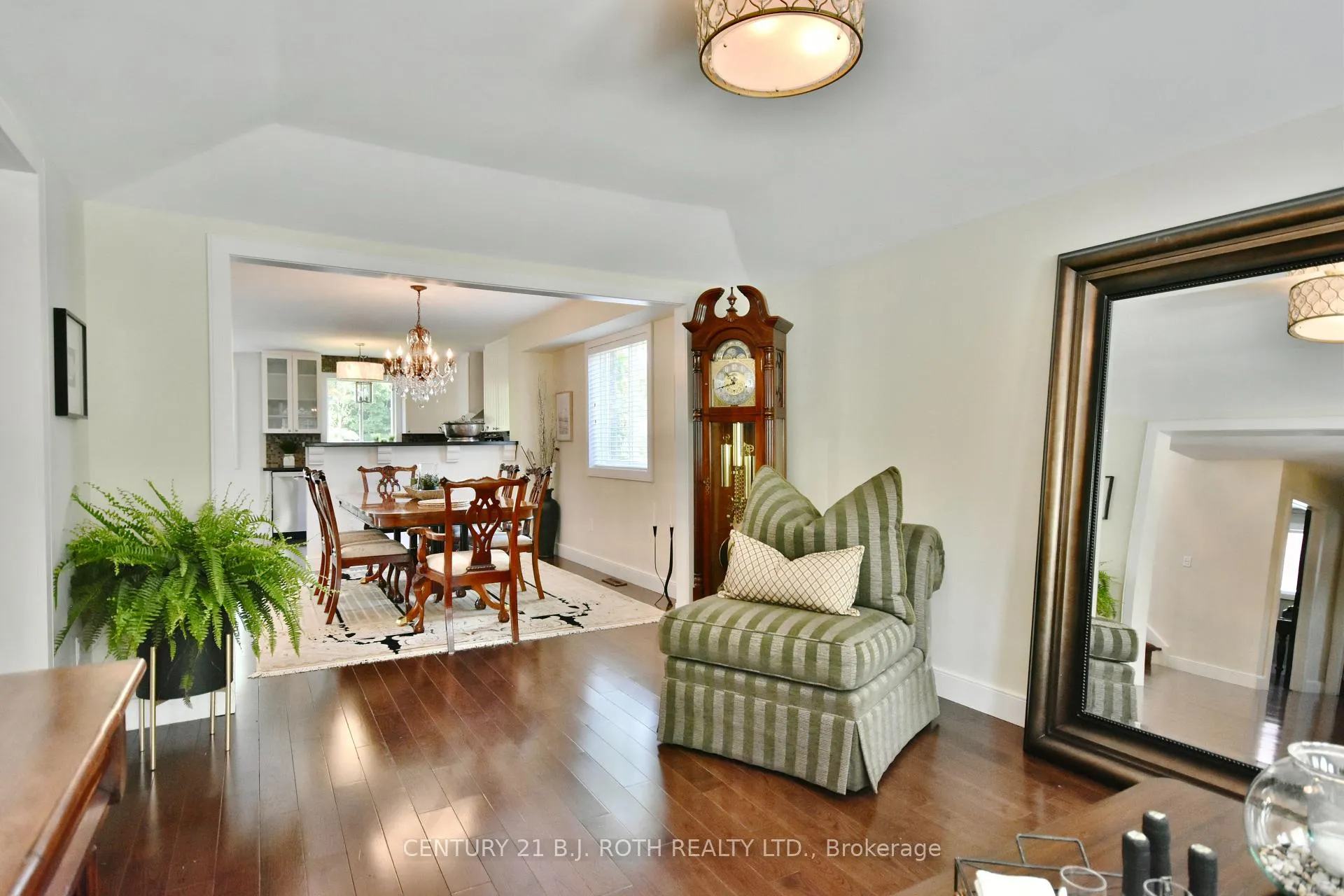 Photo 12 of 112 Brown Wood Drive, Barrie, Little Lake — HOMEH