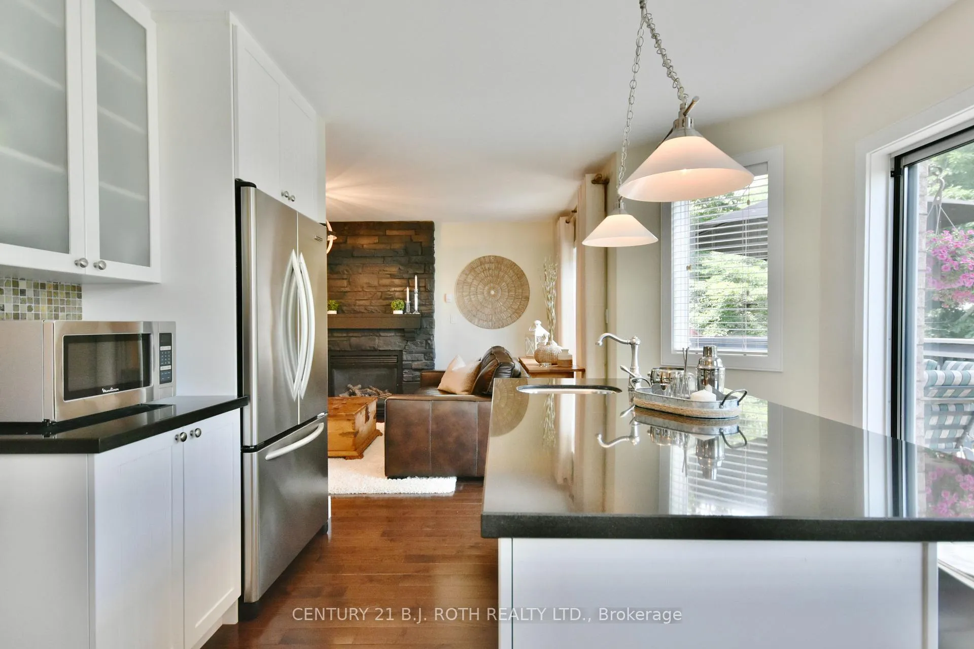 Photo 17 of 112 Brown Wood Drive, Barrie, Little Lake — HOMEH