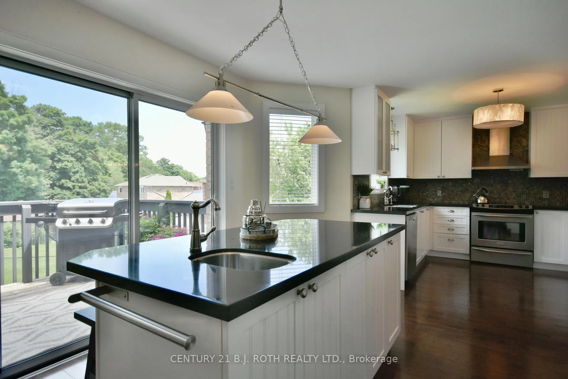 Photo 18 of 112 Brown Wood Drive, Barrie, Little Lake — HOMEH