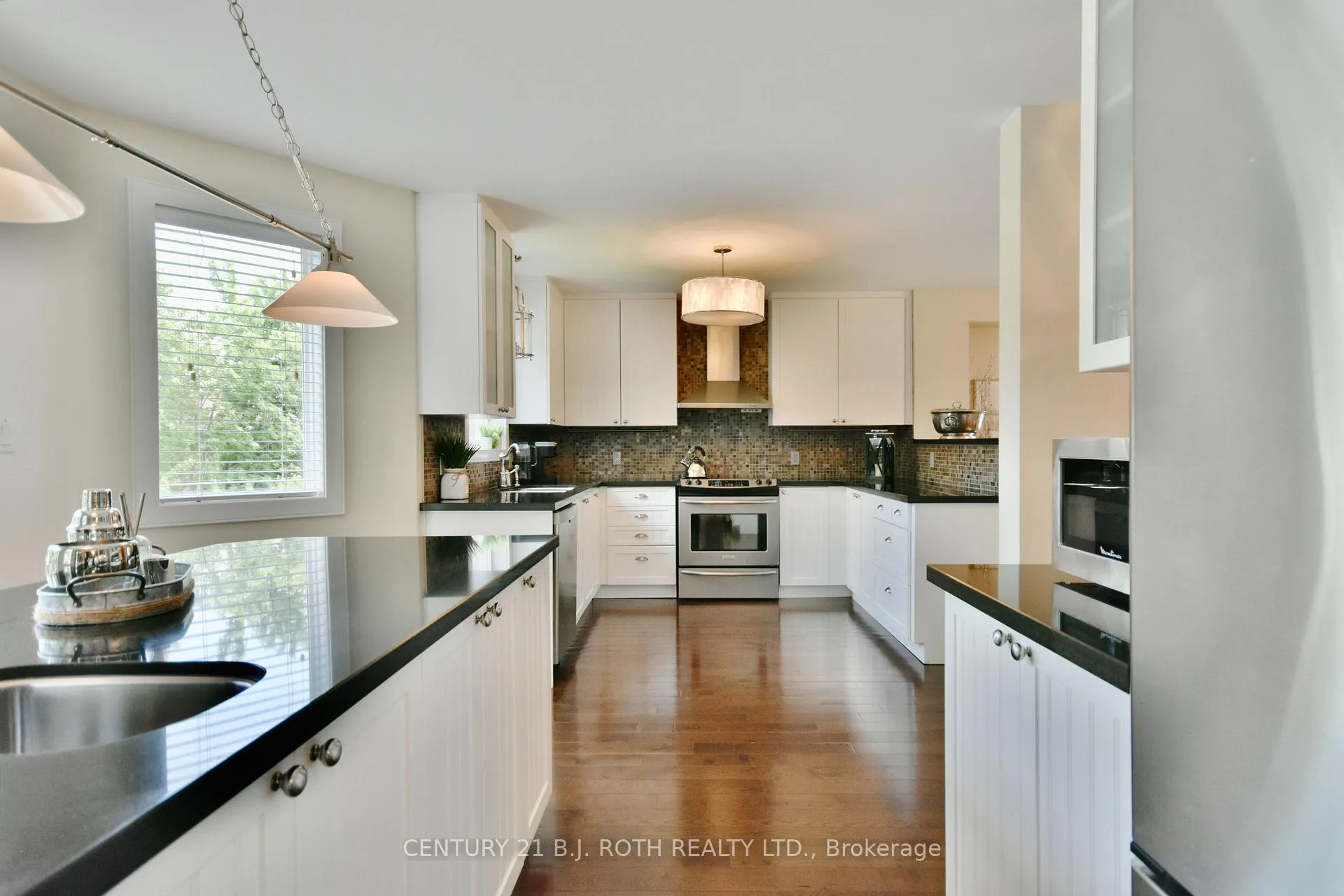 Photo 19 of 112 Brown Wood Drive, Barrie, Little Lake — HOMEH