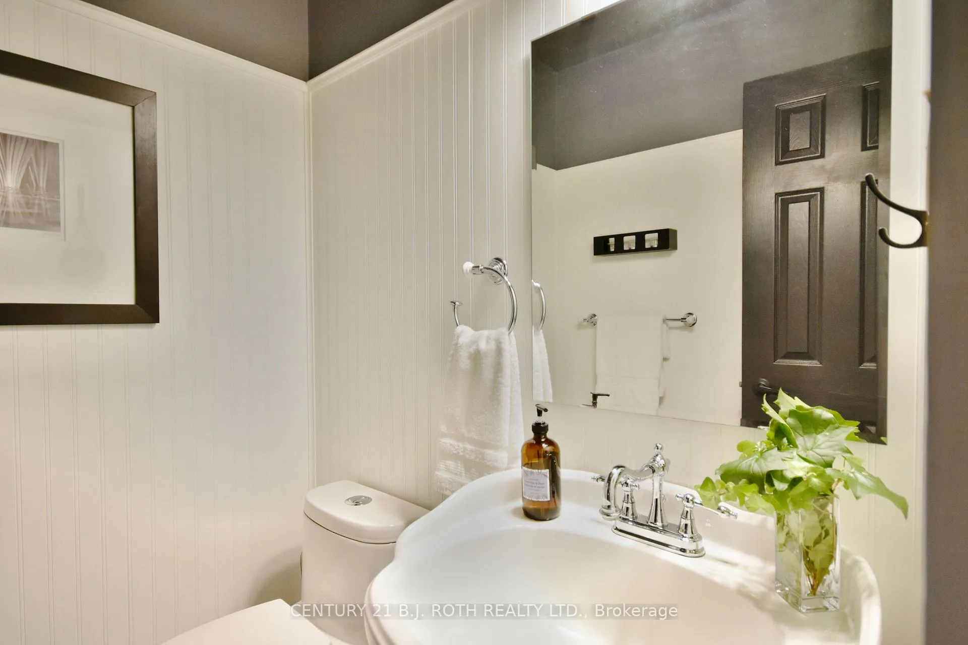 Photo 25 of 112 Brown Wood Drive, Barrie, Little Lake — HOMEH