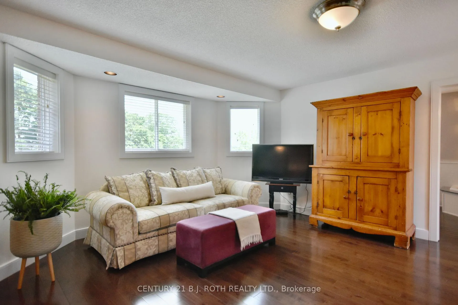 Photo 31 of 112 Brown Wood Drive, Barrie, Little Lake — HOMEH