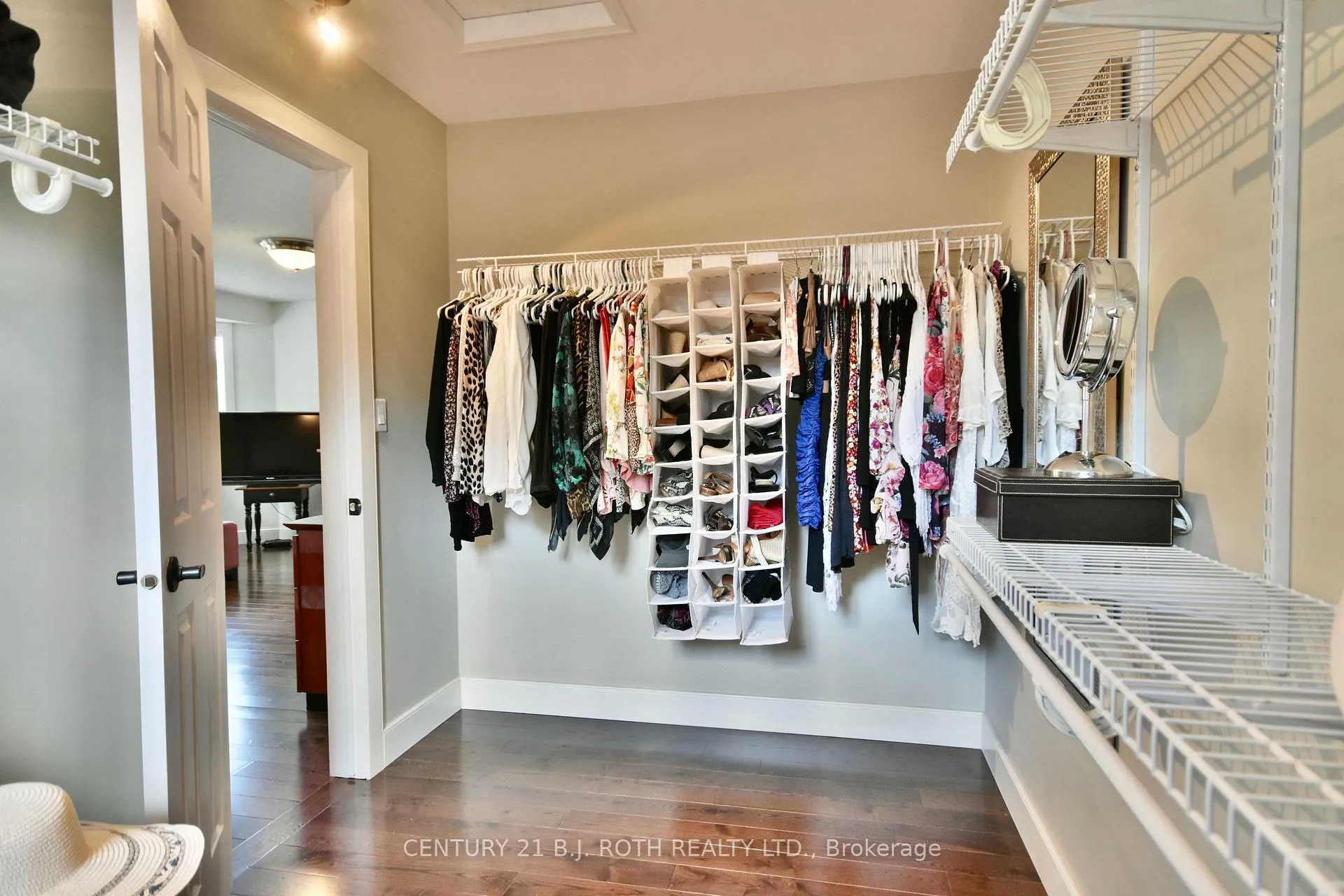 Photo 32 of 112 Brown Wood Drive, Barrie, Little Lake — HOMEH