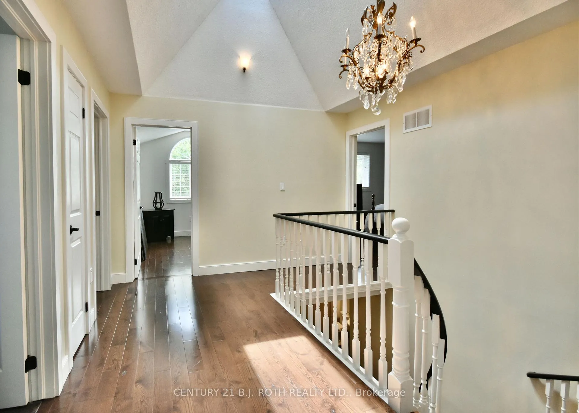 Photo 37 of 112 Brown Wood Drive, Barrie, Little Lake — HOMEH