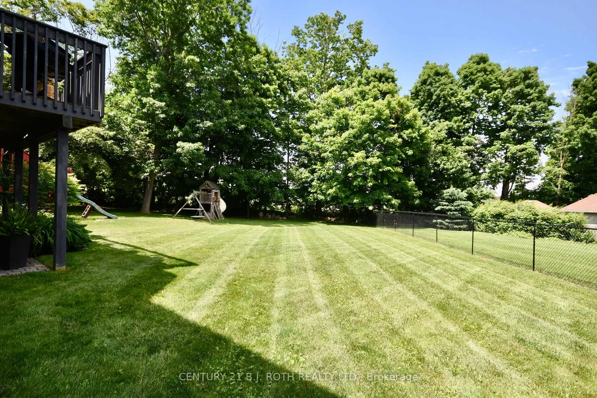 Photo 46 of 112 Brown Wood Drive, Barrie, Little Lake — HOMEH