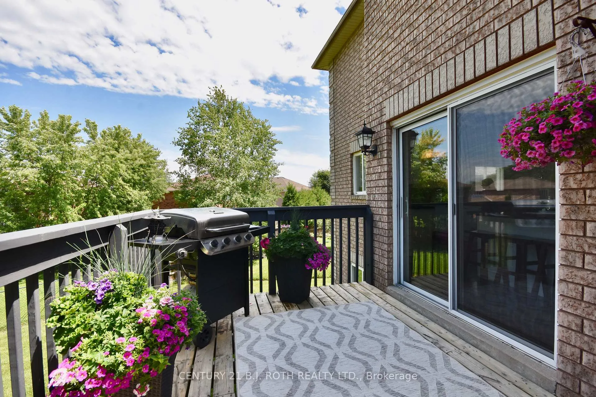 Photo 48 of 112 Brown Wood Drive, Barrie, Little Lake — HOMEH