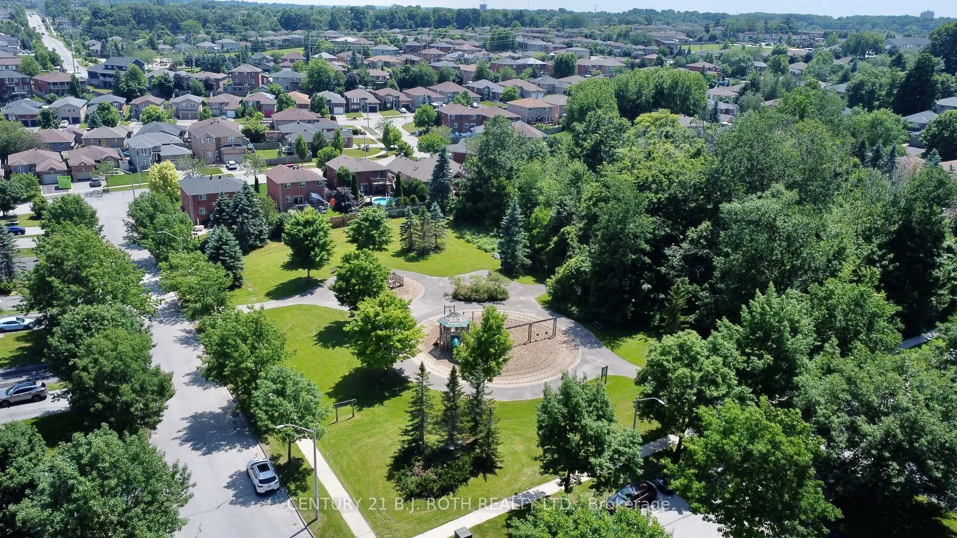 Photo 49 of 112 Brown Wood Drive, Barrie, Little Lake — HOMEH