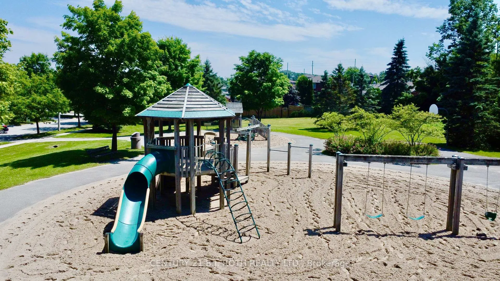 Photo 50 of 112 Brown Wood Drive, Barrie, Little Lake — HOMEH