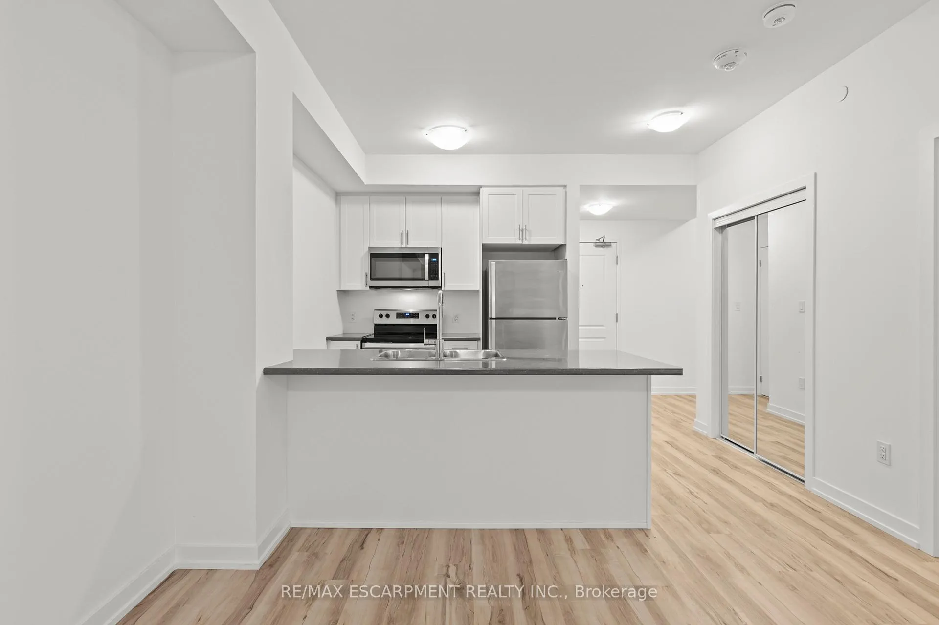 Photo 5 of Unit 422, 460 Dundas Street E, Hamilton, Waterdown — HOMEH