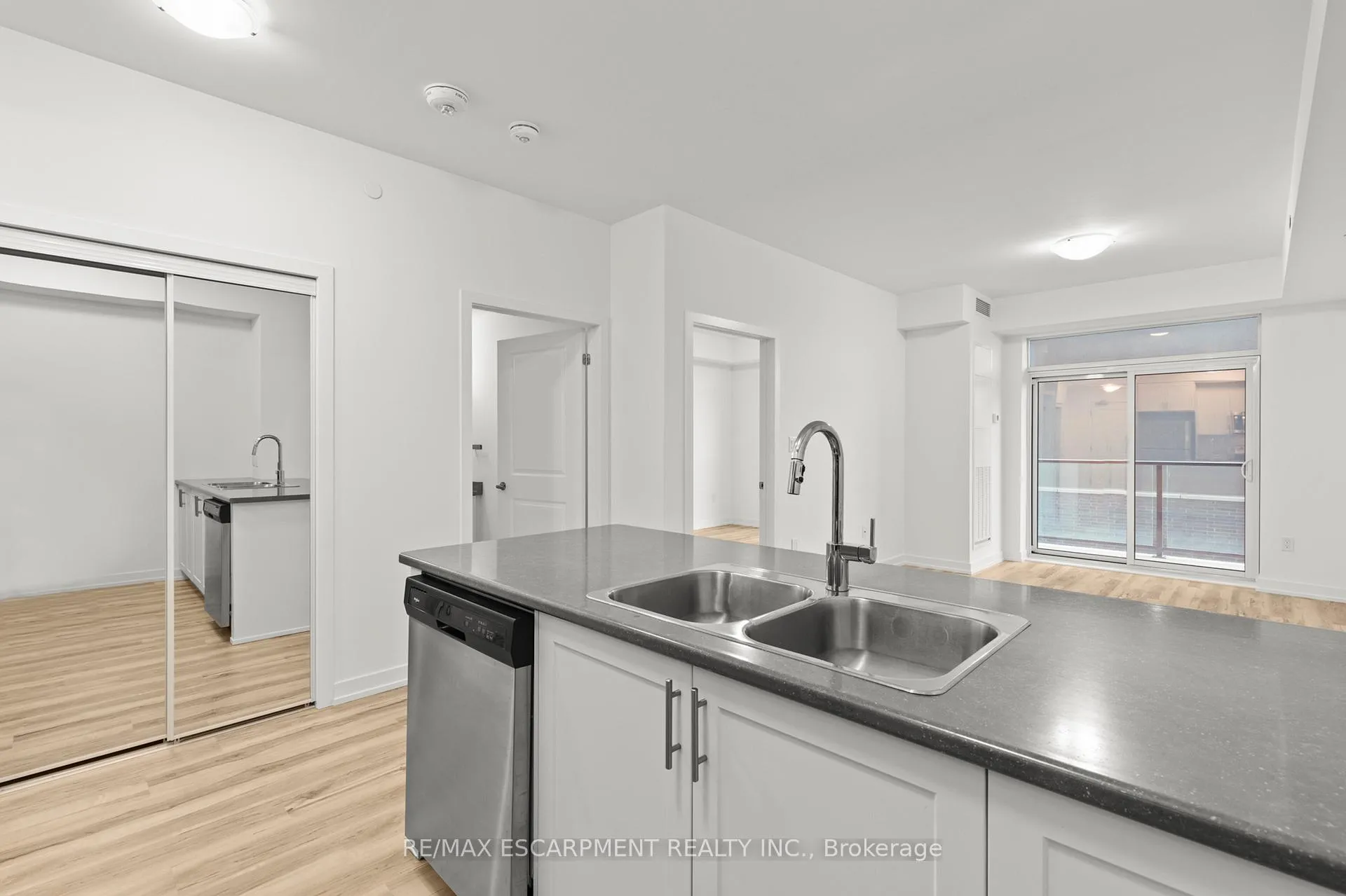 Photo 8 of Unit 422, 460 Dundas Street E, Hamilton, Waterdown — HOMEH