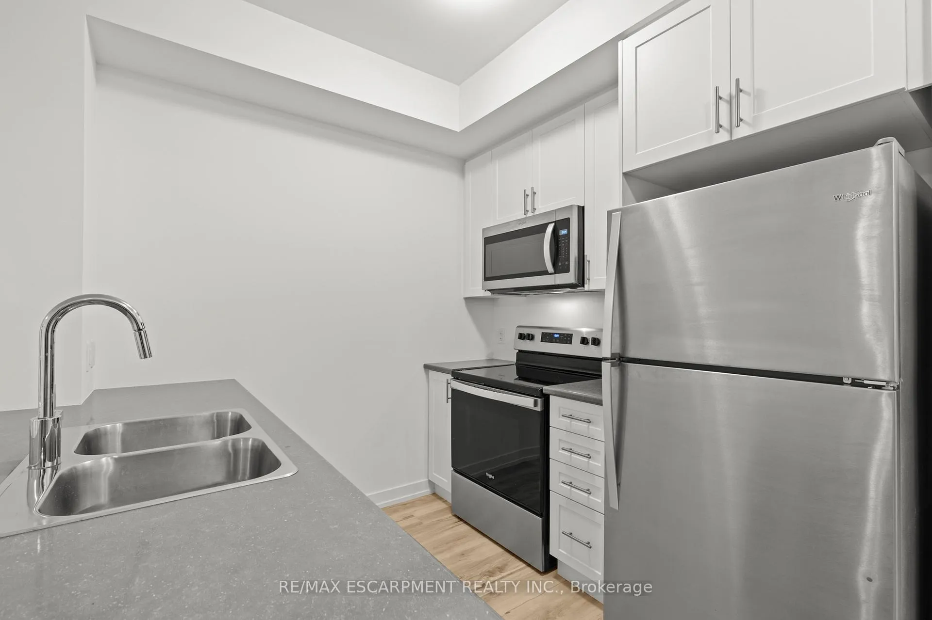 Photo 9 of Unit 422, 460 Dundas Street E, Hamilton, Waterdown — HOMEH