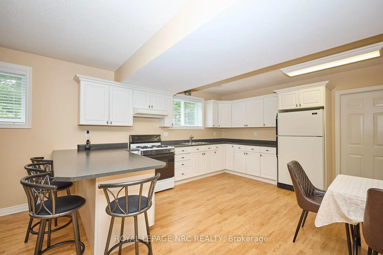 Photo 33 of 4100 Kalar Road, Niagara Falls, Ascot — HOMEH